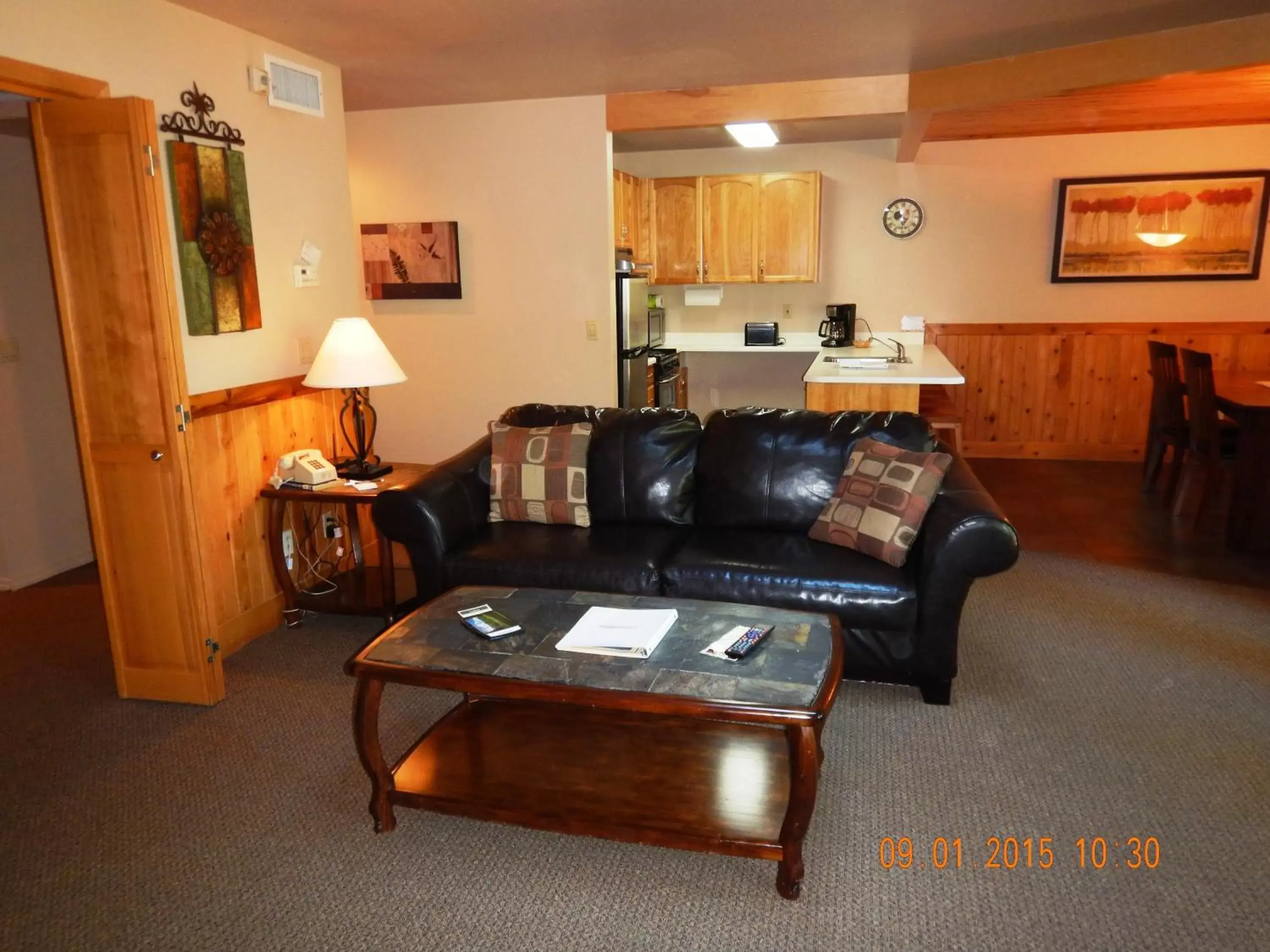 Photo of the whole room, Seating Area in Mount Shasta Resort