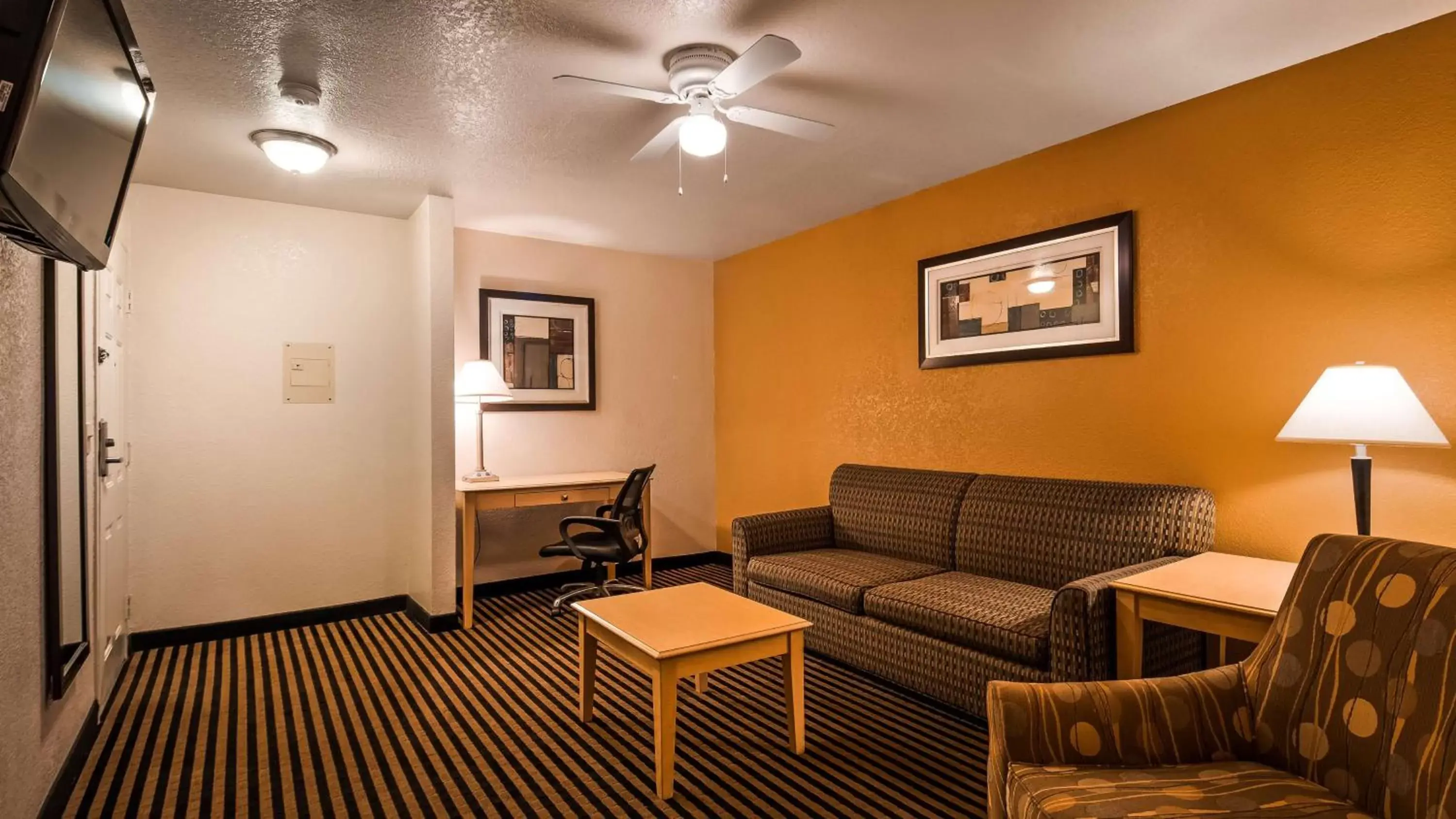 Photo of the whole room, Seating Area in Best Western Plus Executive Inn & Suites