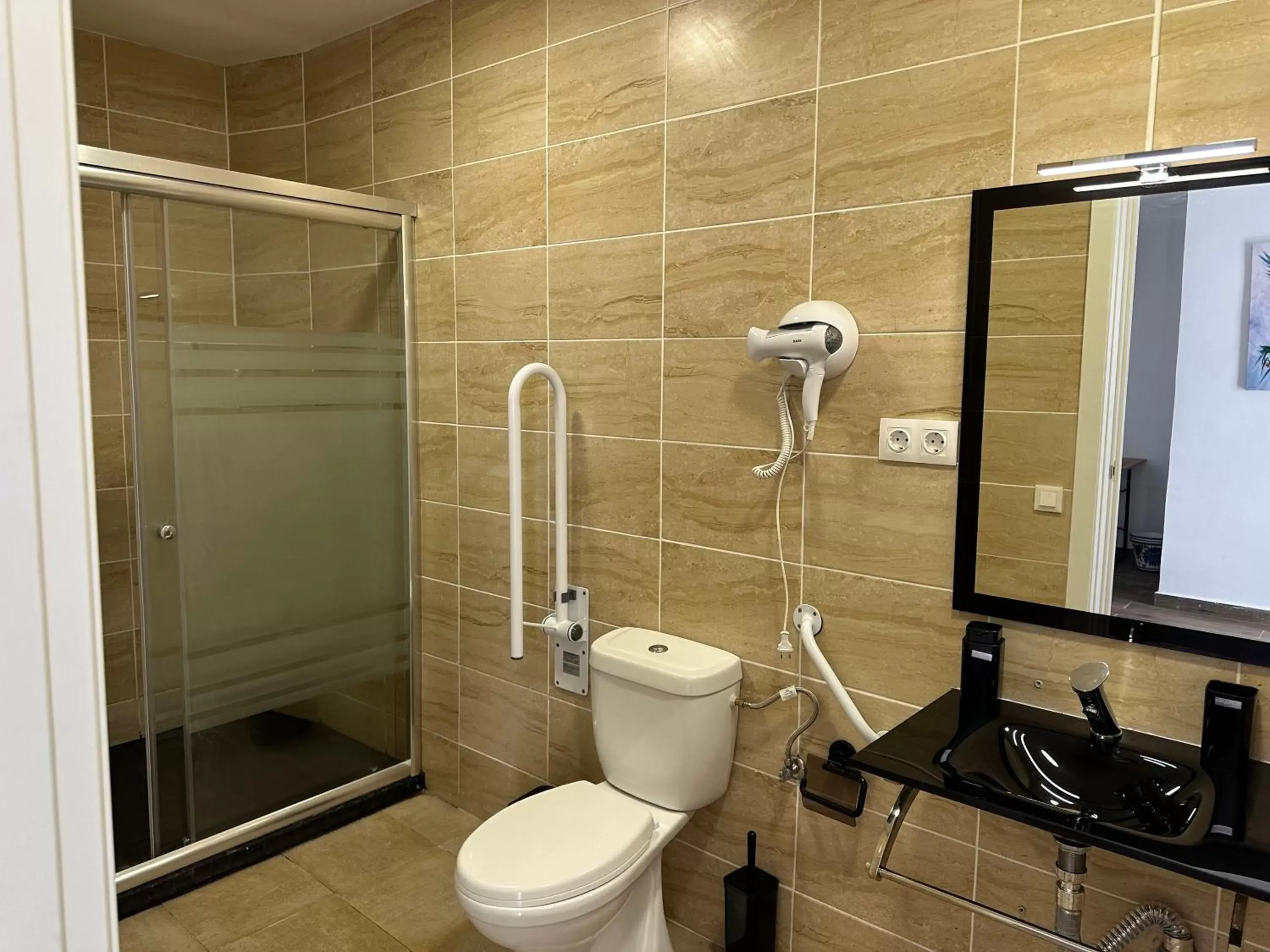 Shower, Bathroom in Vilador Beach Hotel