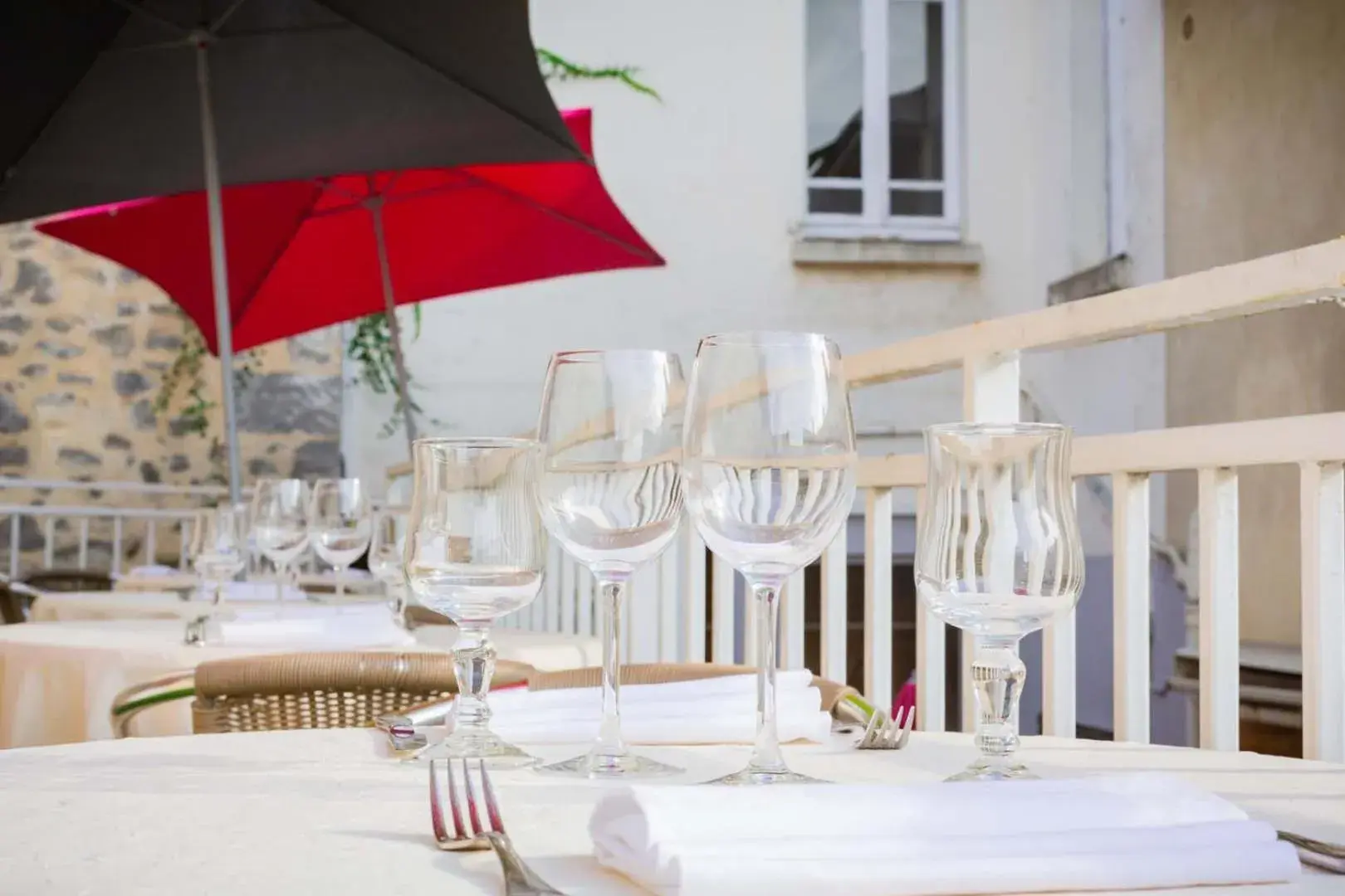 Balcony/Terrace, Restaurant/Places to Eat in Hotel Les Trois Lys