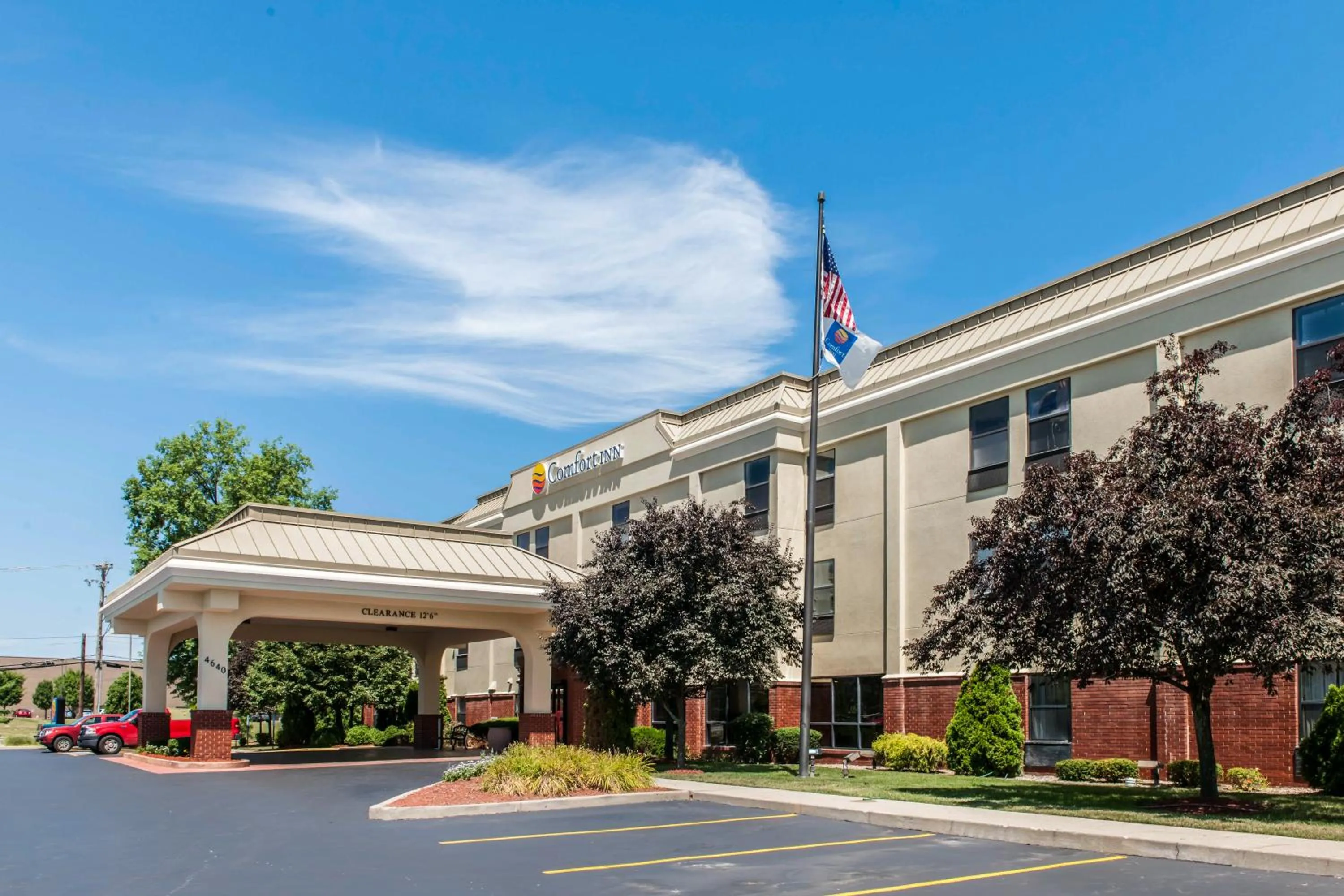 Property building in Comfort Inn Blue Ash North