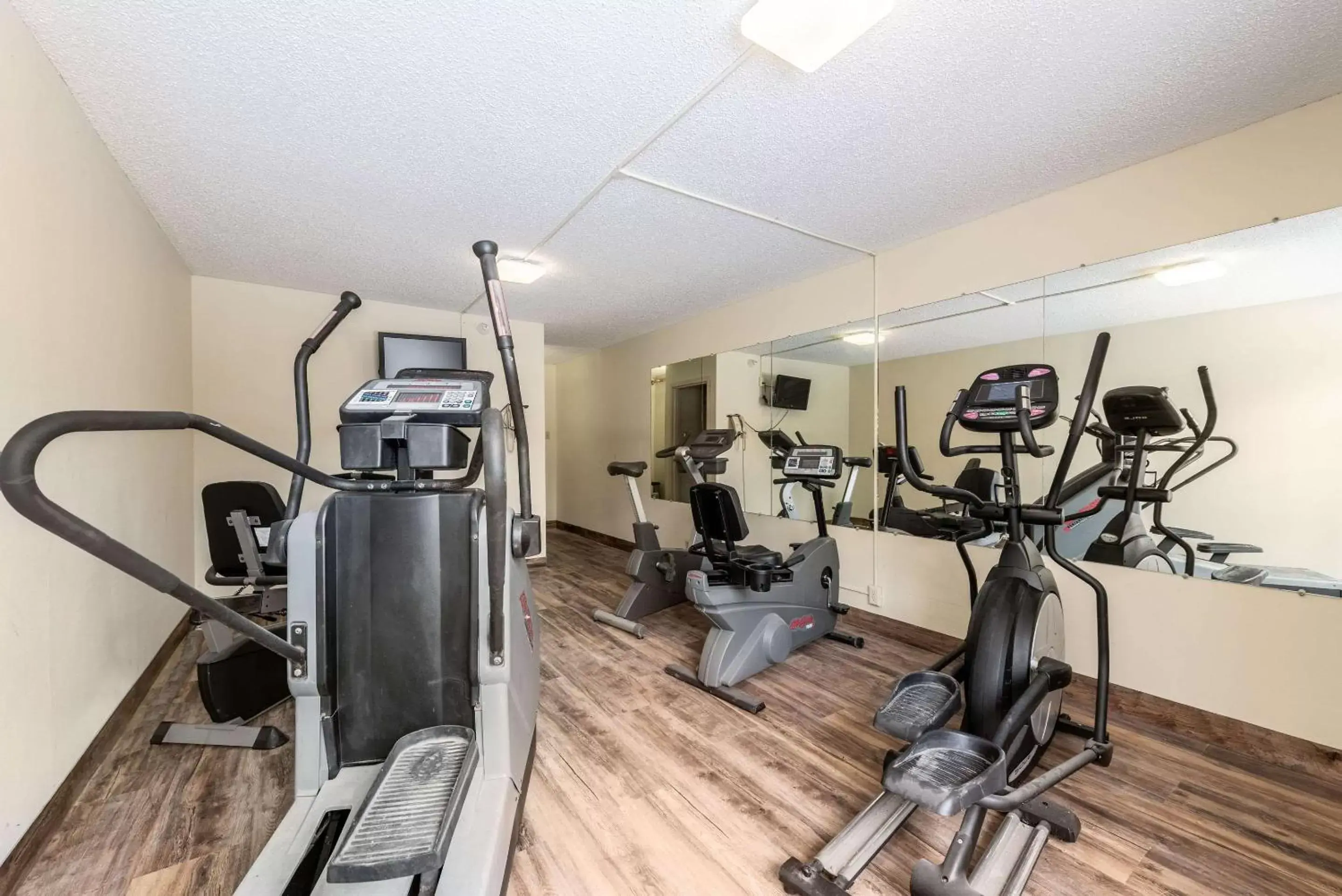 Fitness centre/facilities, Fitness Center/Facilities in Quality Inn & Suites