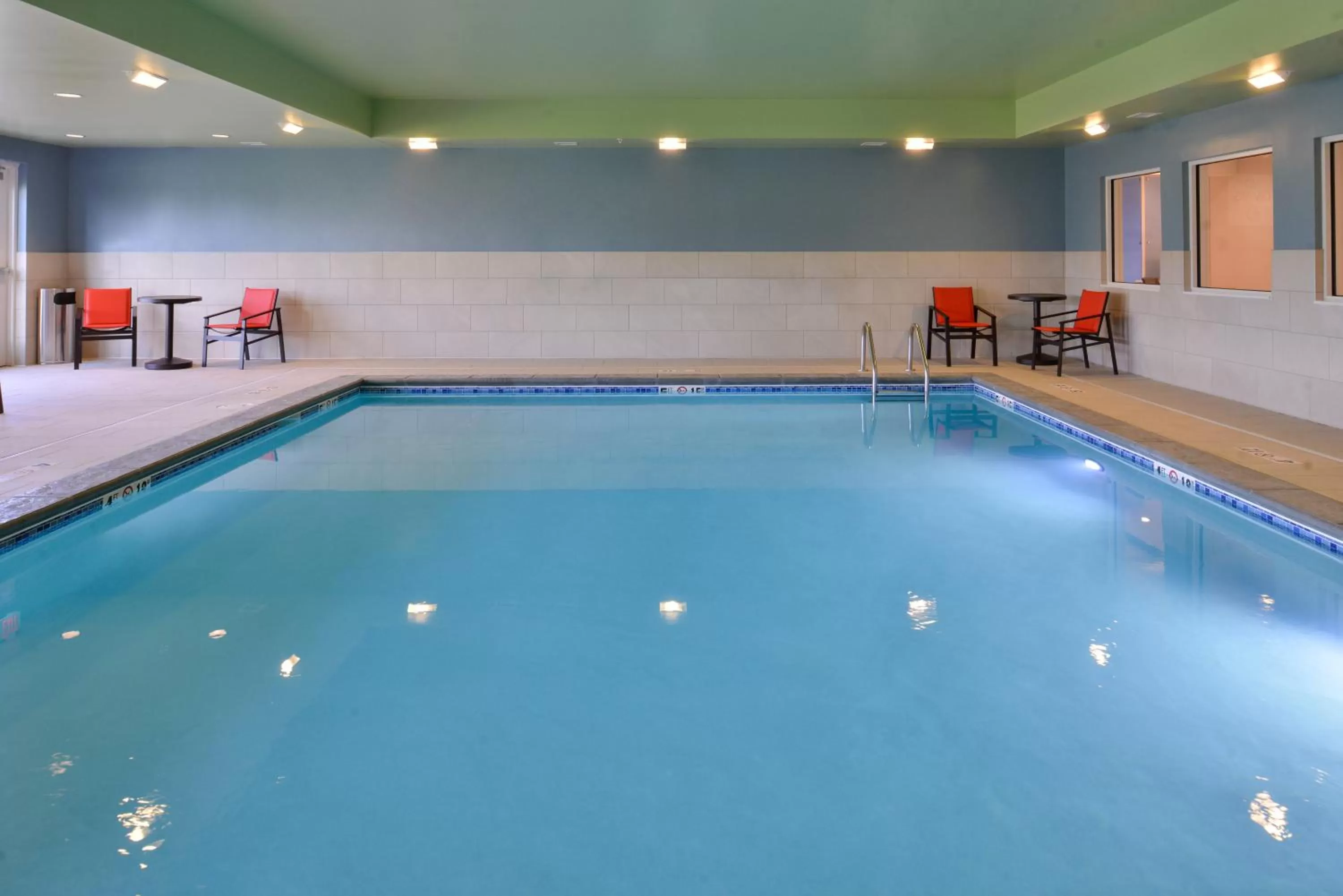 Swimming pool in Holiday Inn Express & Suites - Mall of America - MSP Airport by IHG