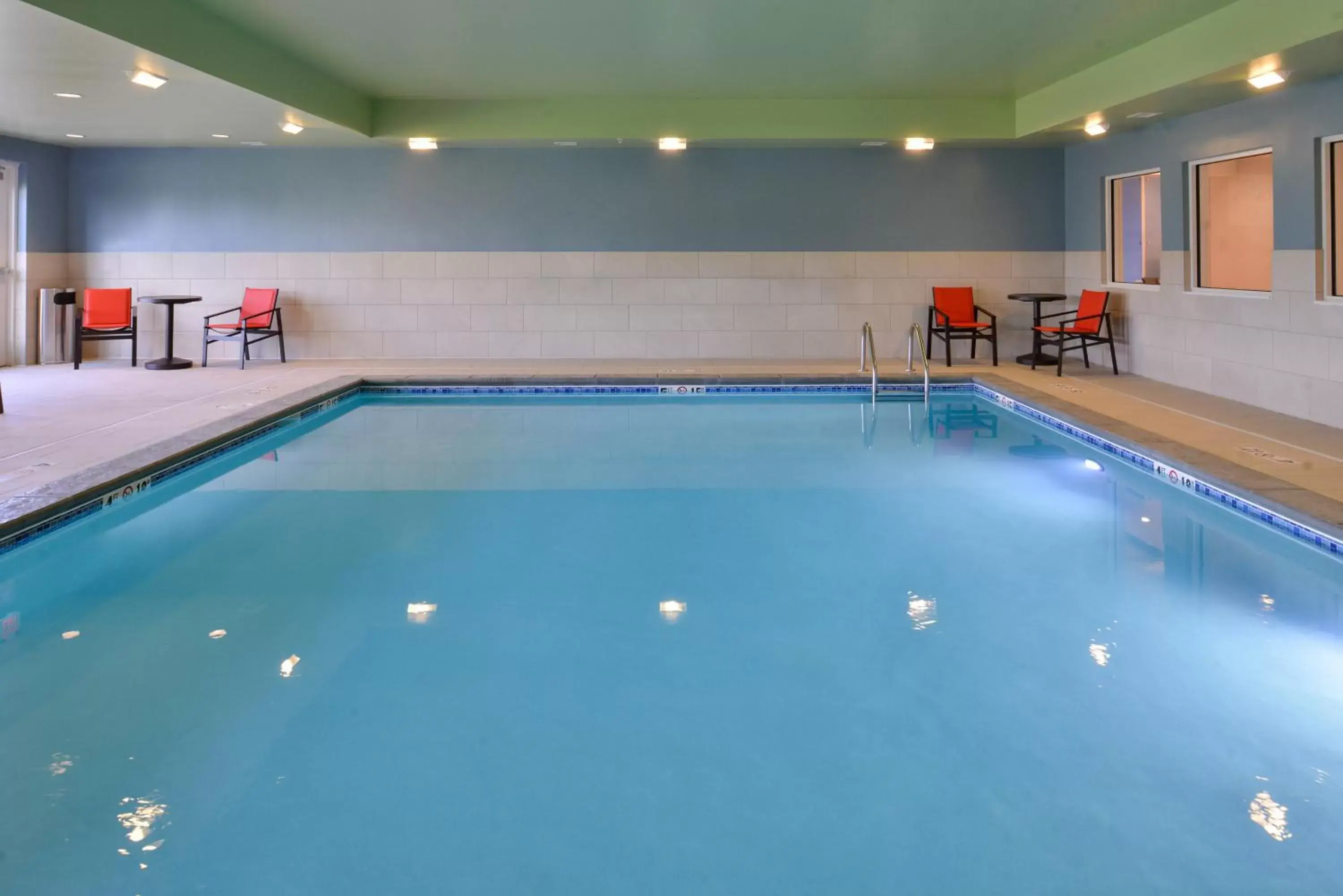 Swimming Pool in Holiday Inn Express & Suites - Mall of America - MSP Airport, an IHG Hotel