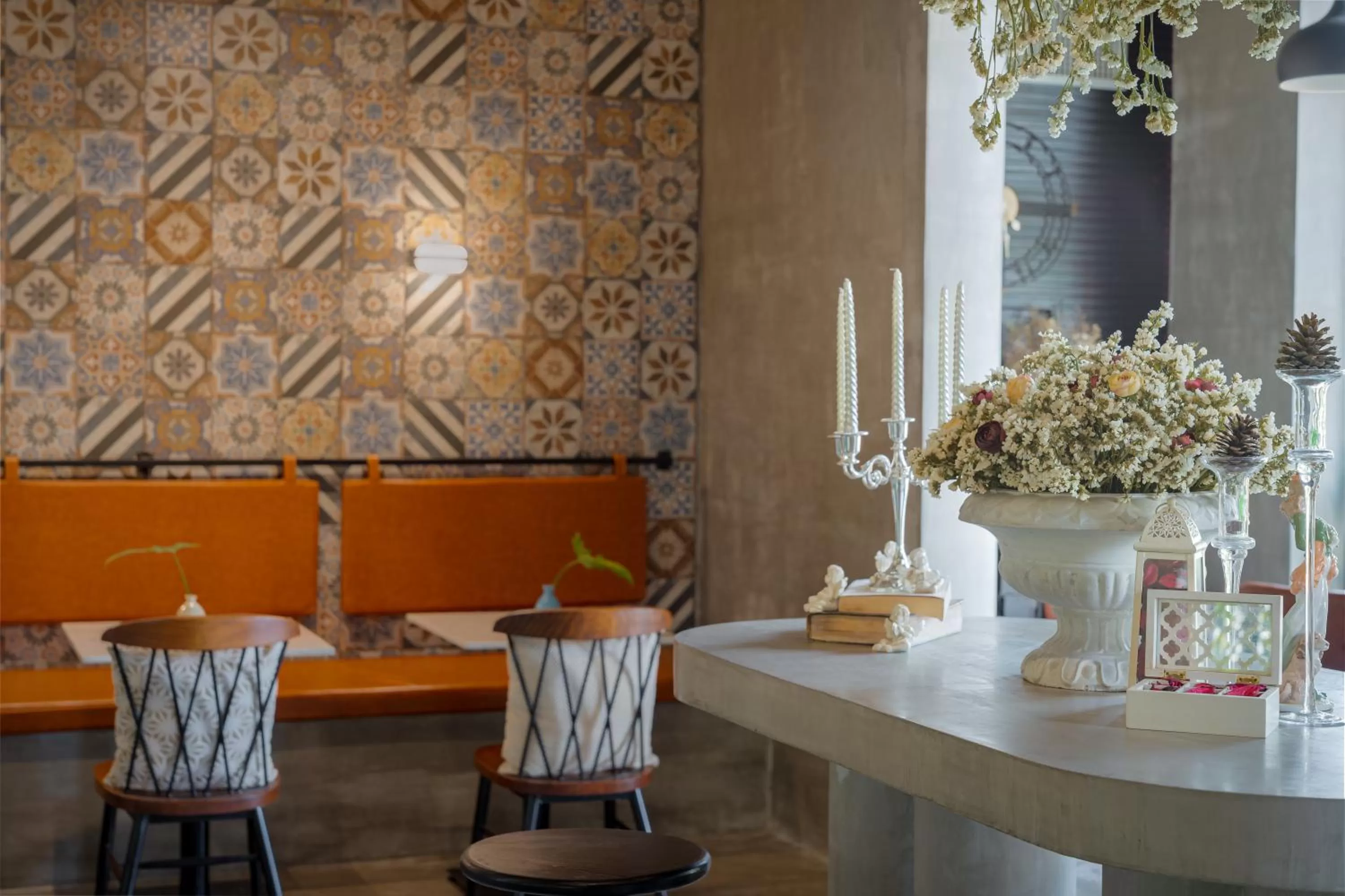 Restaurant/places to eat in Eightfold Urban Resort