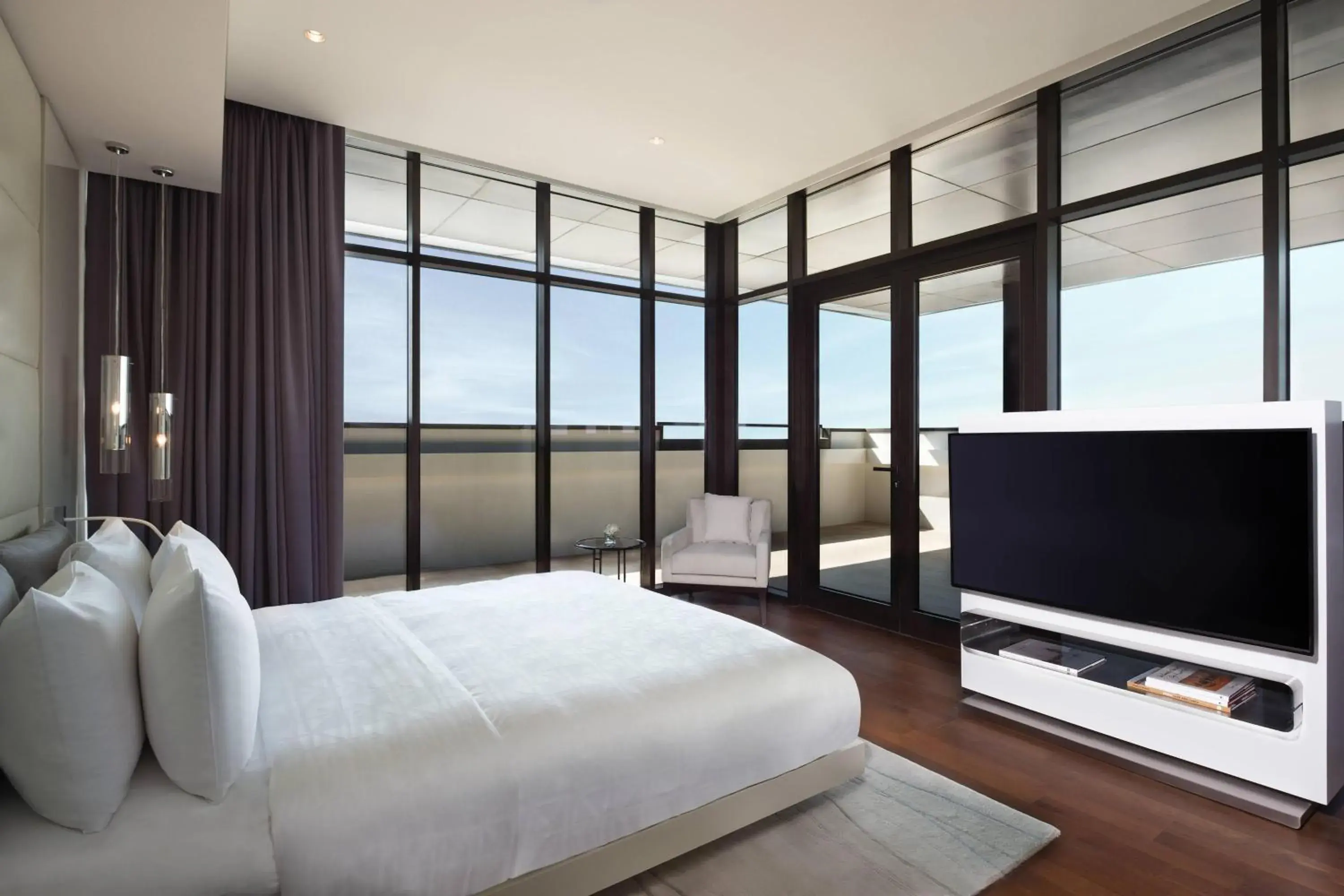 Bedroom, TV/Entertainment Center in La Ville Hotel & Suites CITY WALK Dubai, Autograph Collection