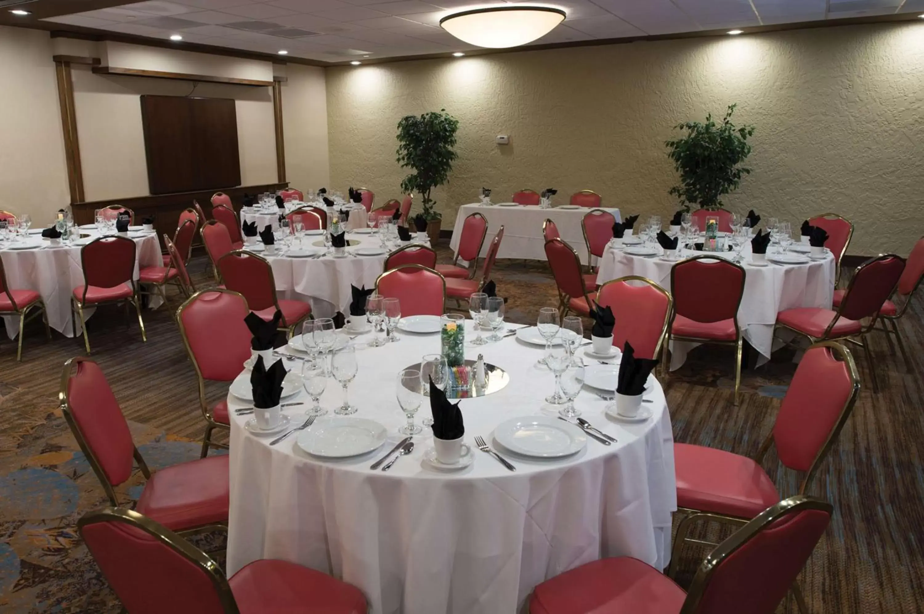 Meeting/conference room, Restaurant/Places to Eat in DoubleTree Suites by Hilton Tucson-Williams Center