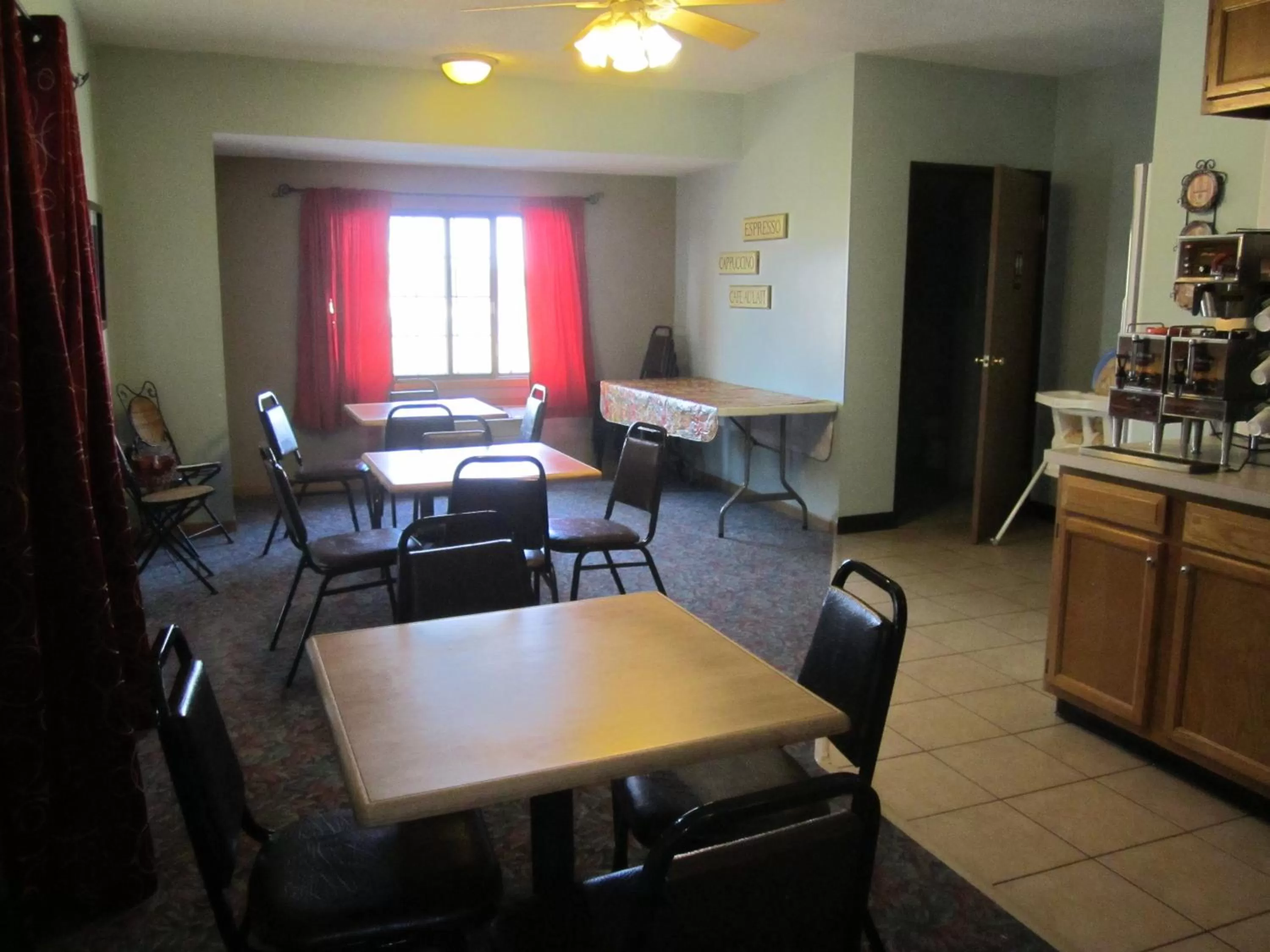 Restaurant/places to eat in Sauk River Inn & Suites, a Travelodge by Wyndham