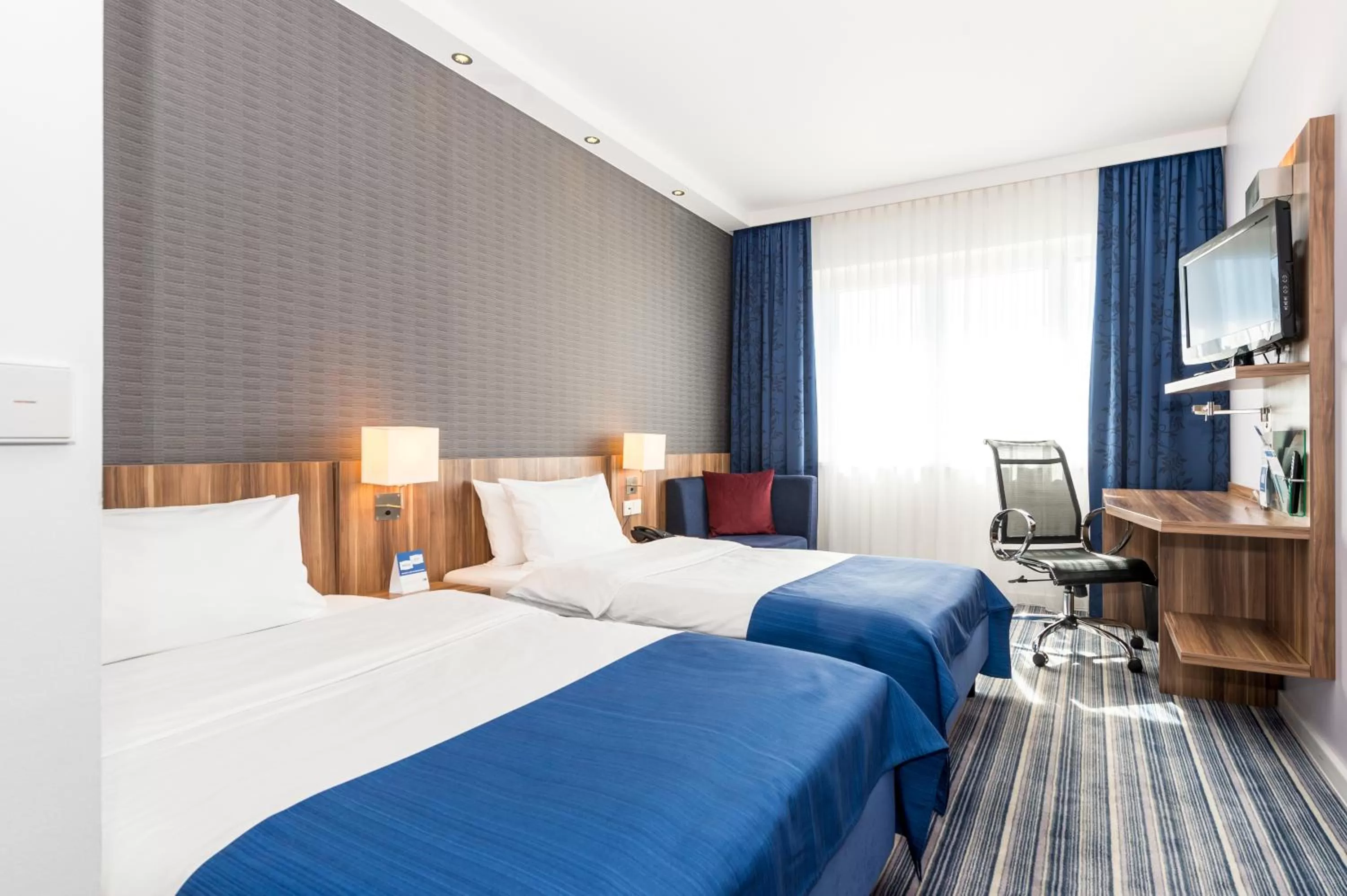 Bed in Holiday Inn Express Bremen Airport by IHG