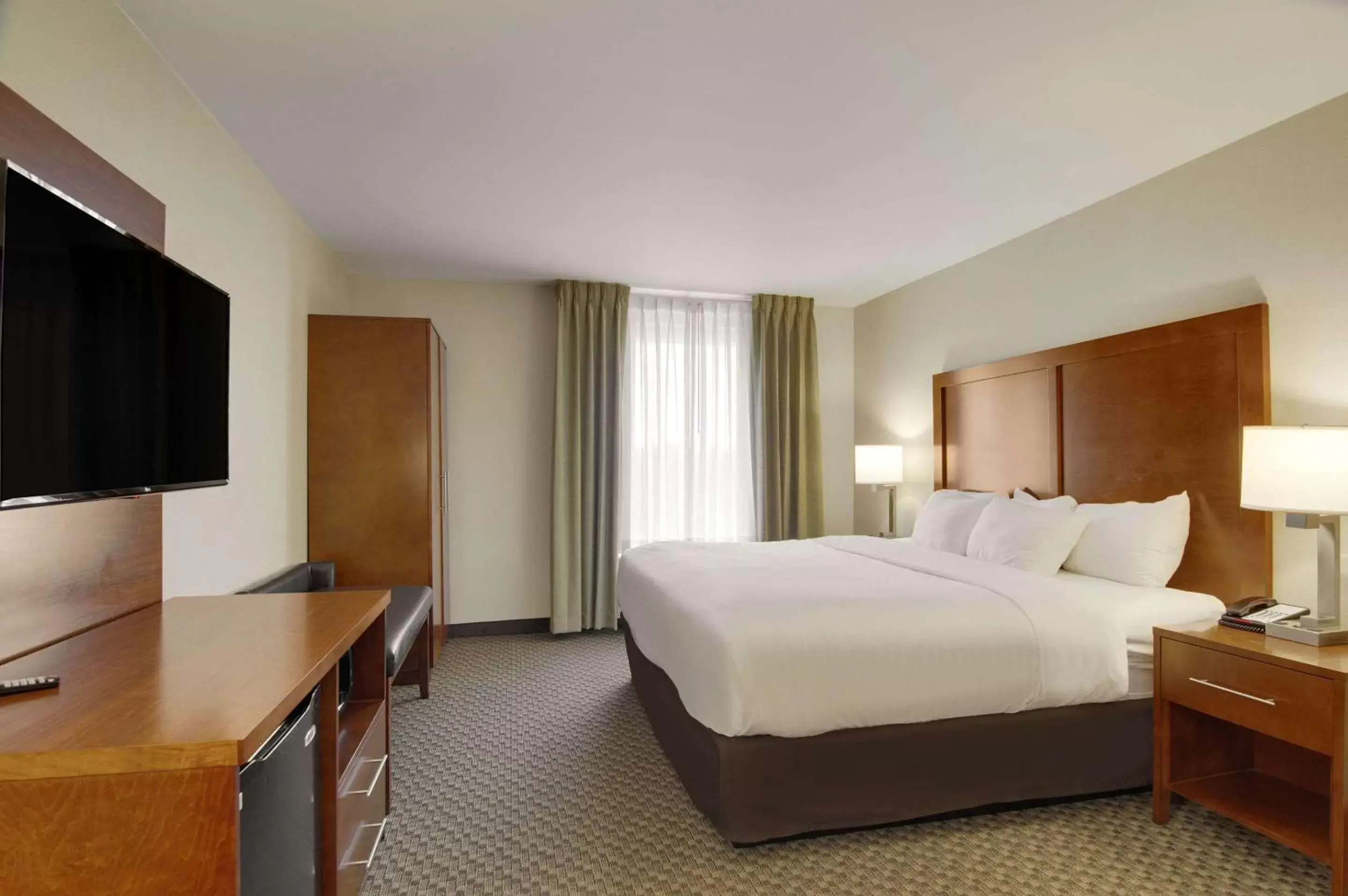 Photo of the whole room, Bed in Comfort Inn Airport Roanoke