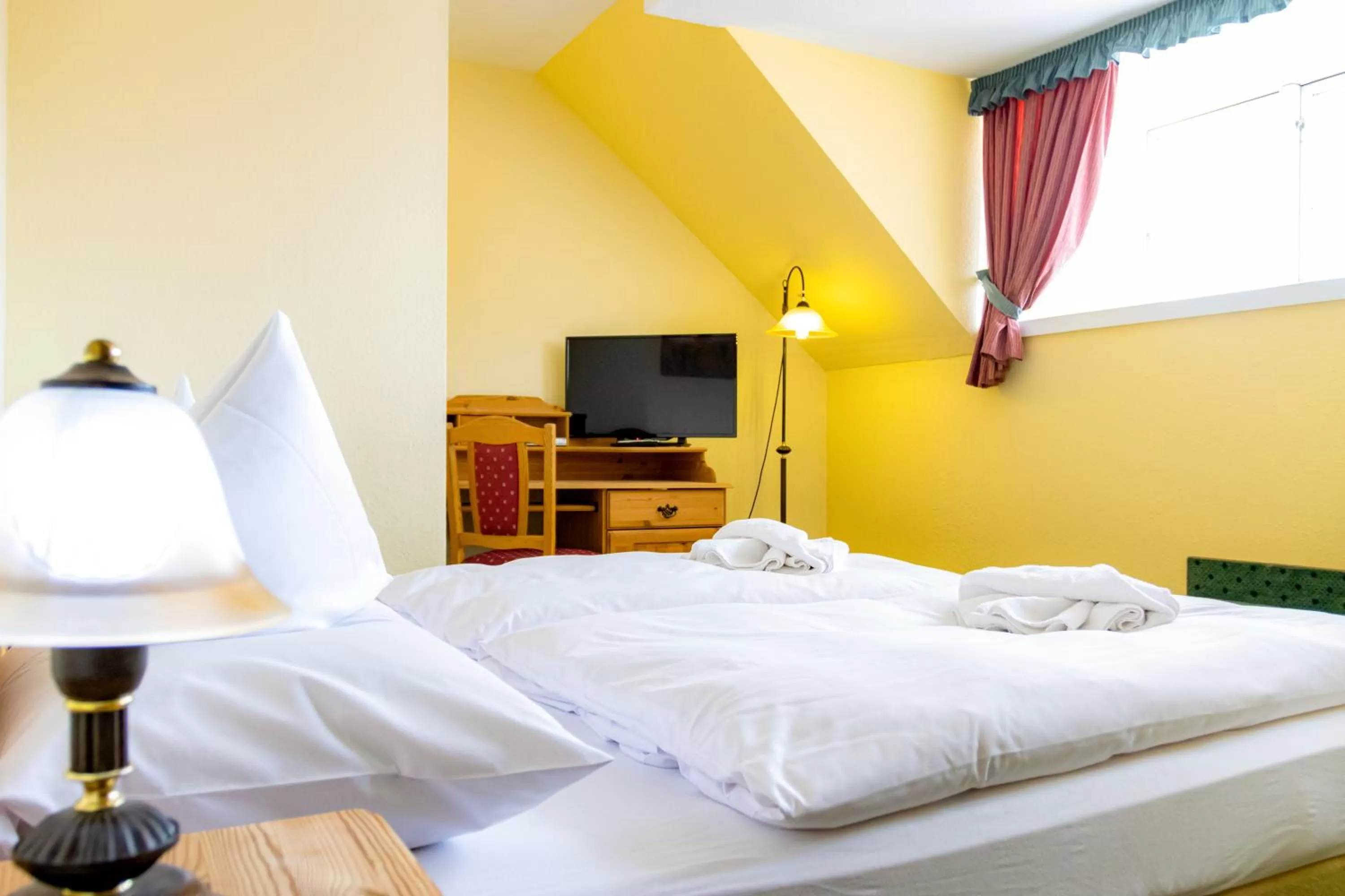 Photo of the whole room, Bed in Hotel & Restaurant Brauner Hirsch Osterwieck