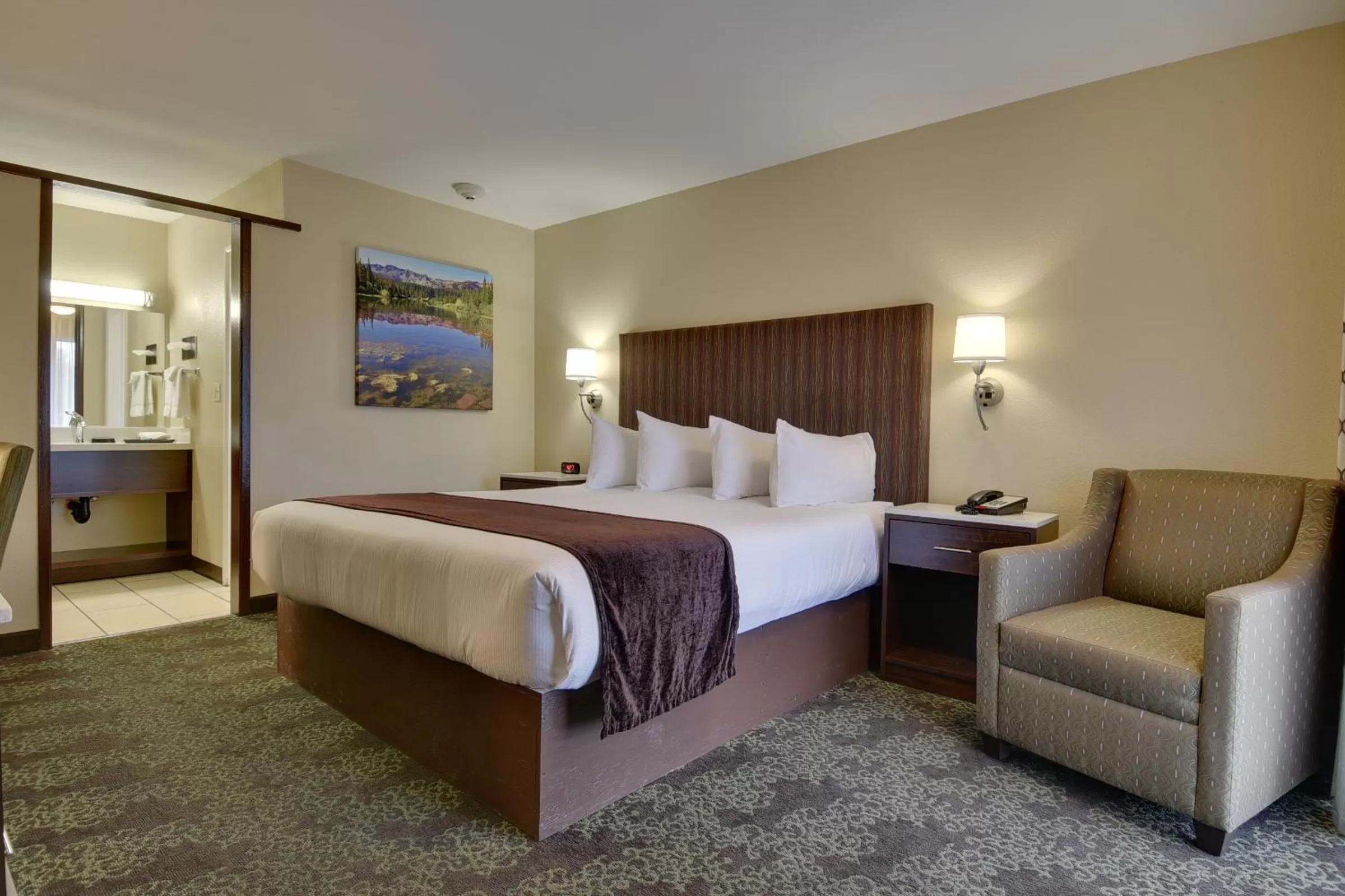 Photo of the whole room, Bed in Vagabond Inn Bishop