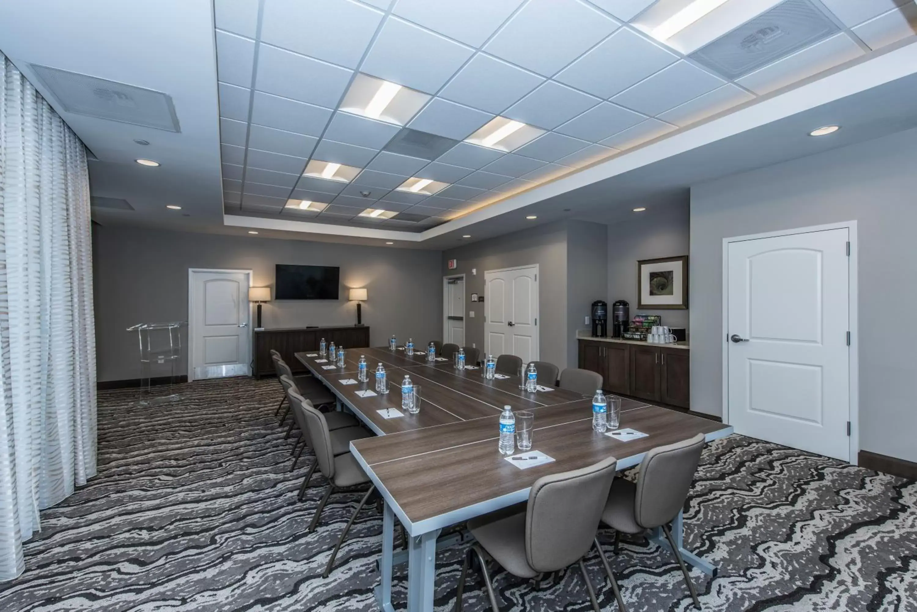Meeting/conference room in Staybridge Suites Charleston - Mount Pleasant, an IHG Hotel