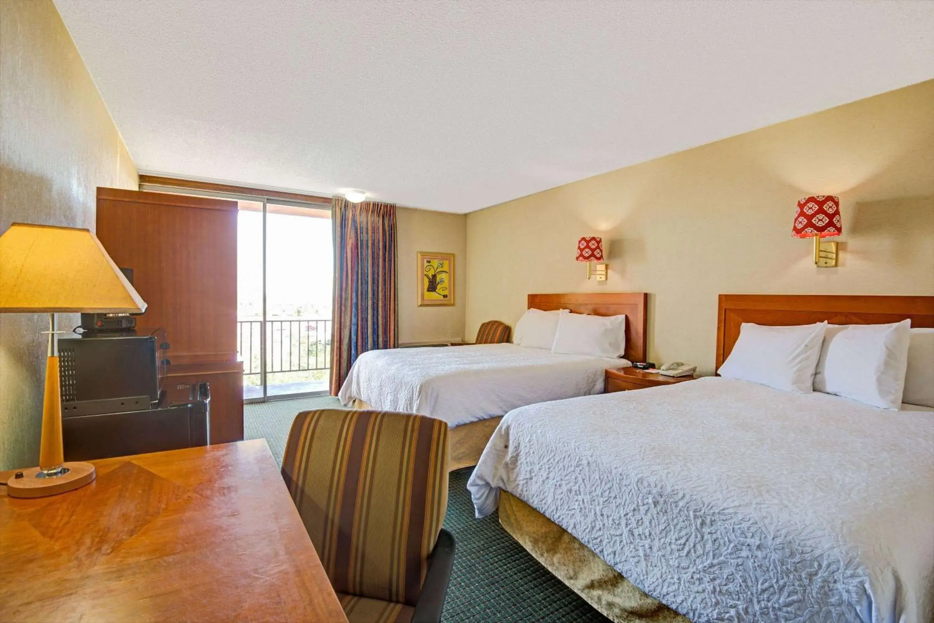 Photo of the whole room, Bed in Howard Johnson by Wyndham Albuquerque Midtown