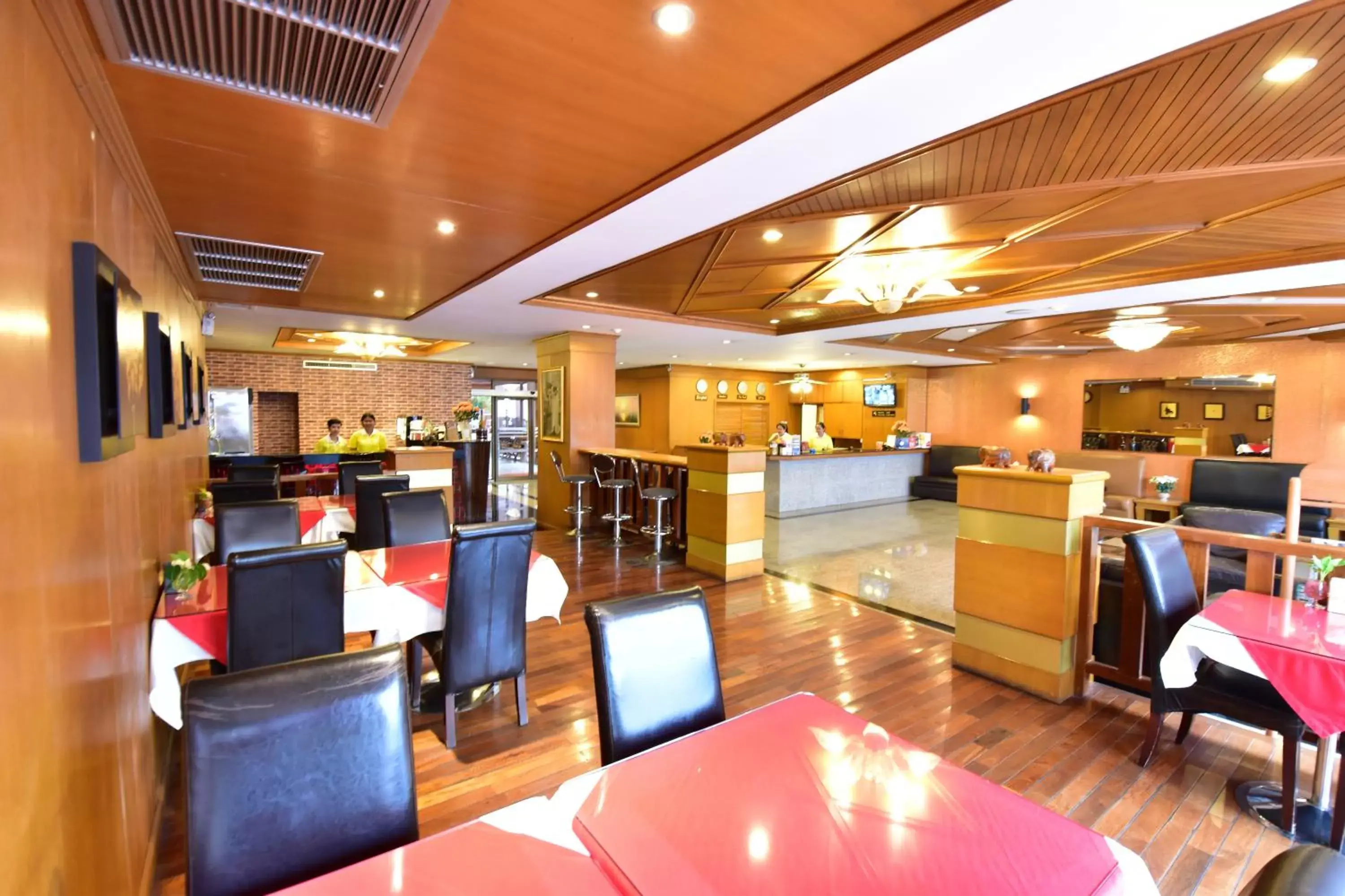 Restaurant/Places to Eat in Dynasty Inn Pattaya