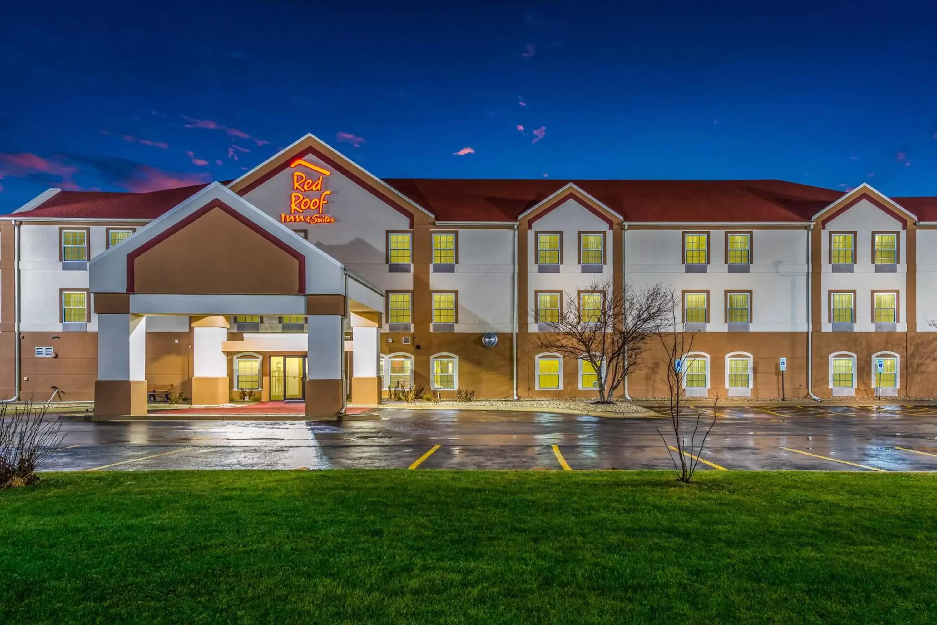 Property Building in Red Roof Inn & Suites Monee