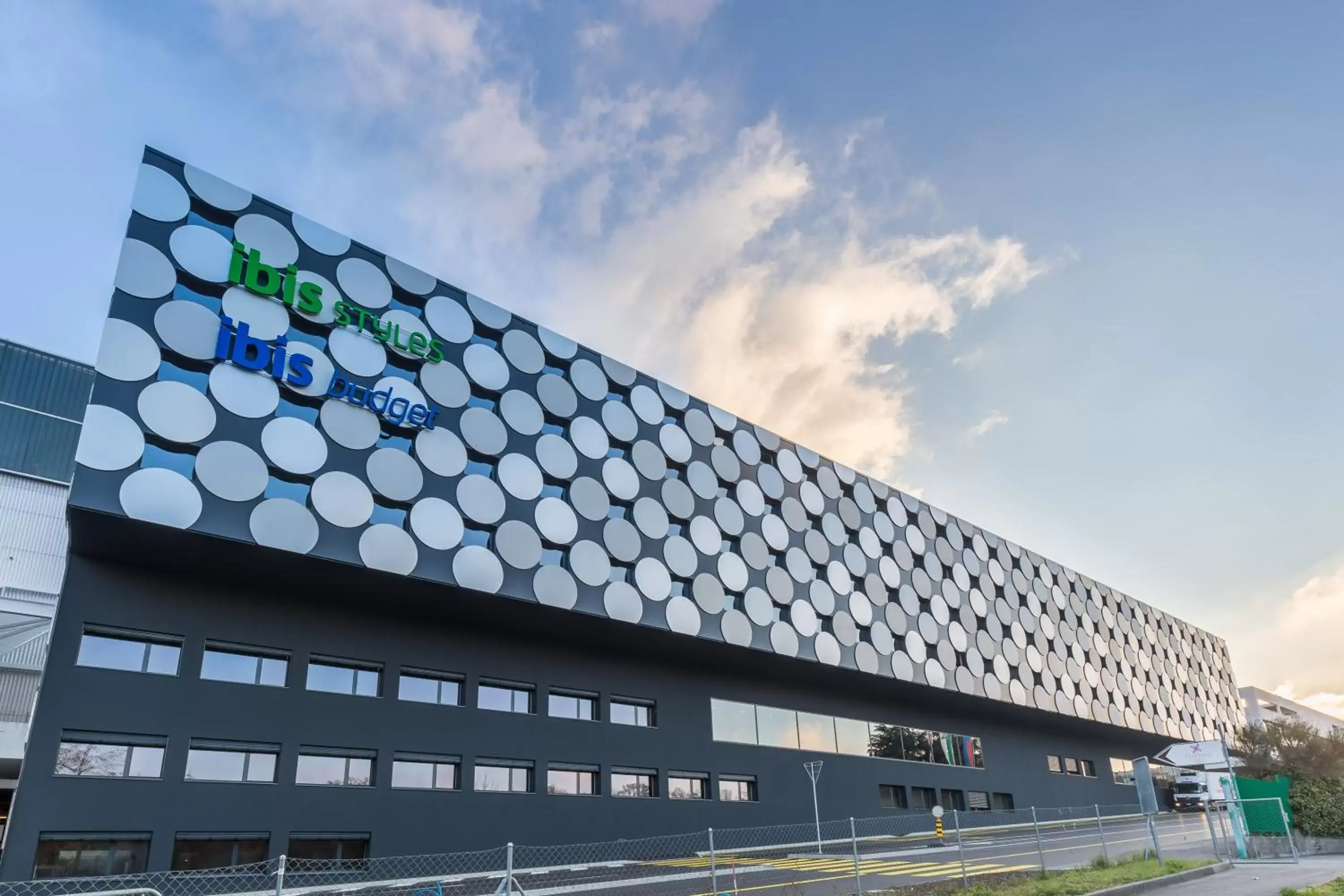 Property building in ibis Styles Geneve Palexpo Aeroport Property building in ibis Styles Geneve Palexpo Aeroport
