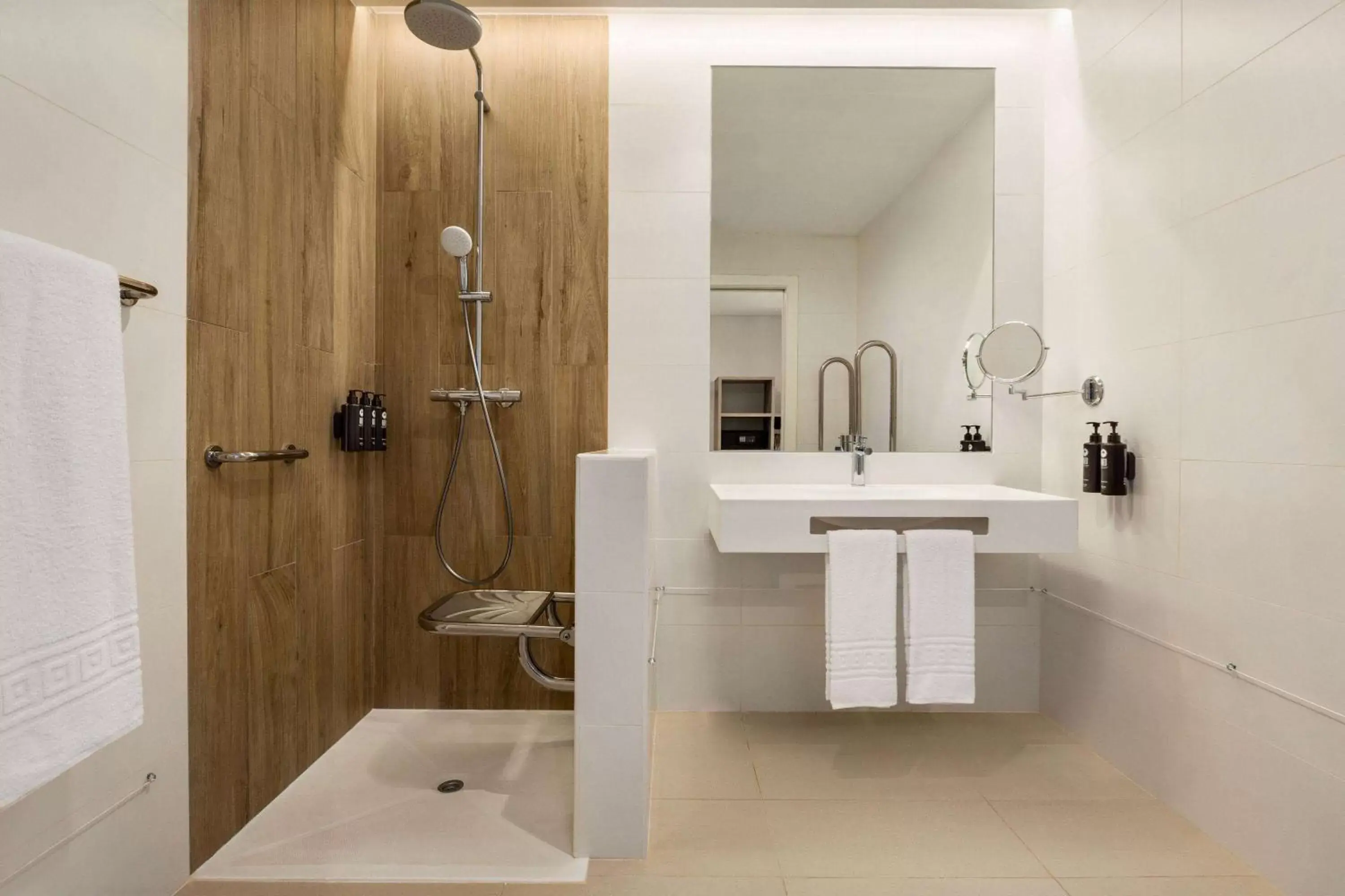 Shower, Bathroom in Wyndham Residences Alvor Beach