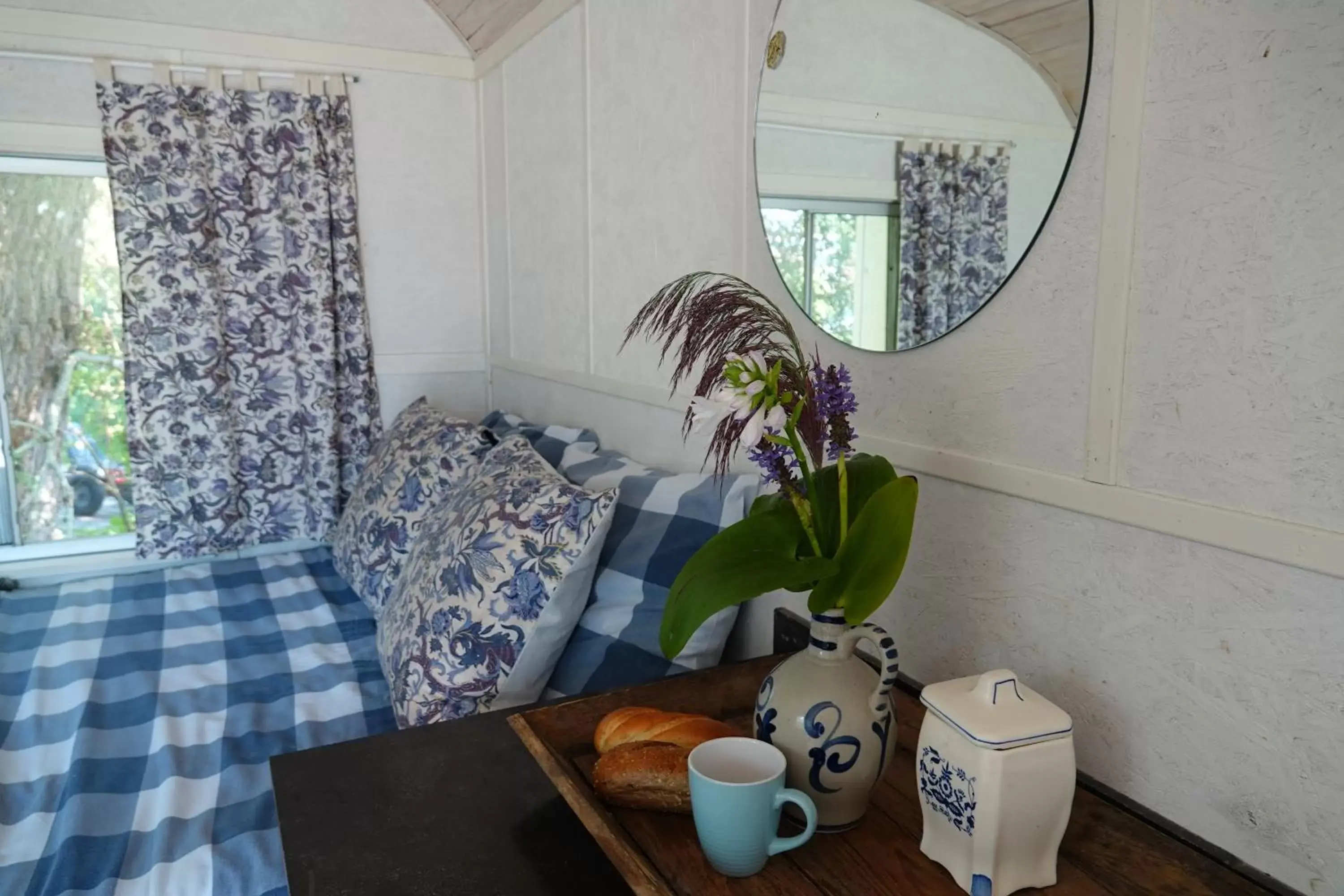 Bed, Seating Area in B&B Welgelegen