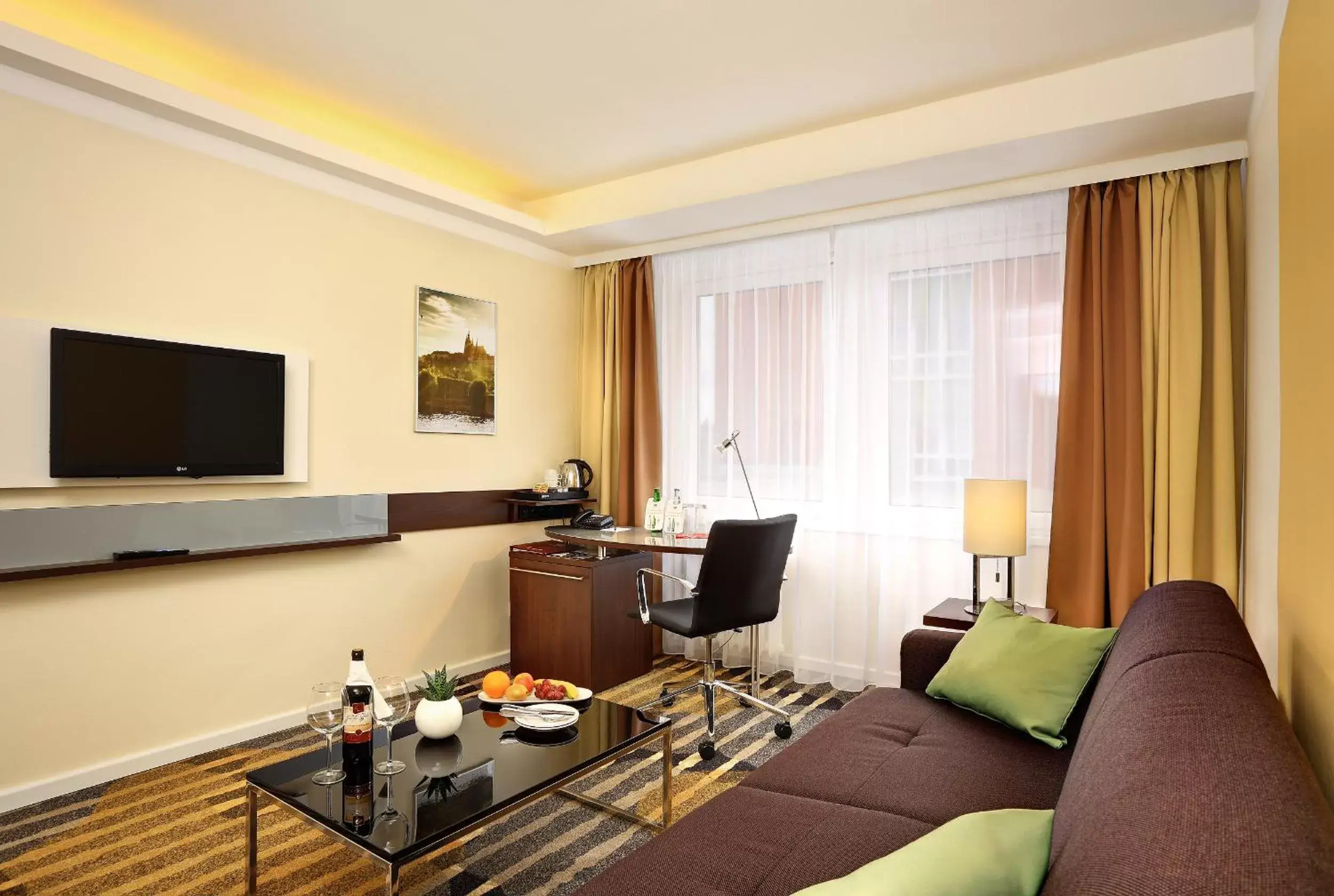 TV and multimedia, TV/Entertainment Center in Hotel Duo