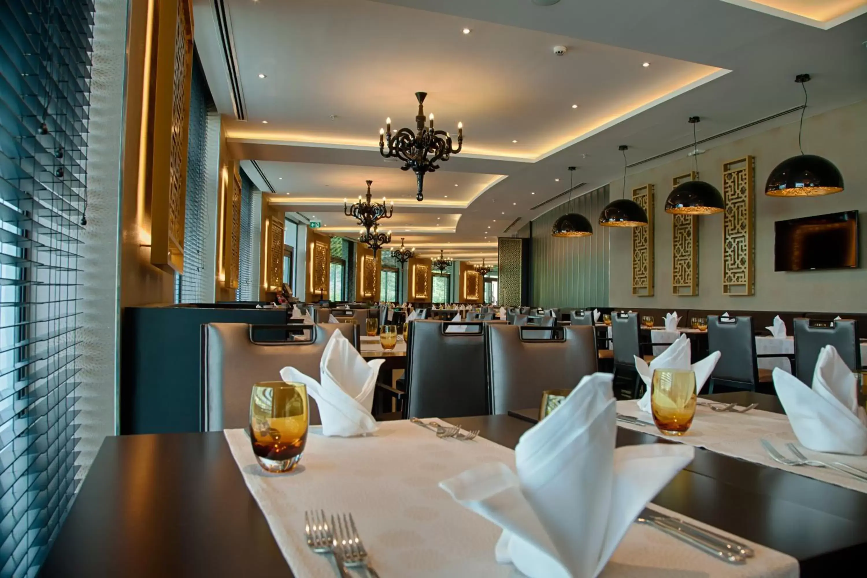 Restaurant/Places to Eat in Crowne Plaza Istanbul Oryapark, an IHG Hotel