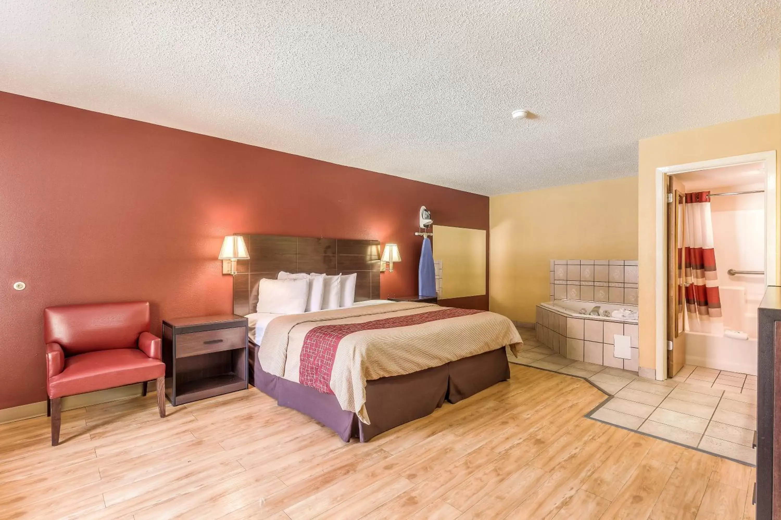 Photo of the whole room, Bed in Red Roof Inn Amarillo West