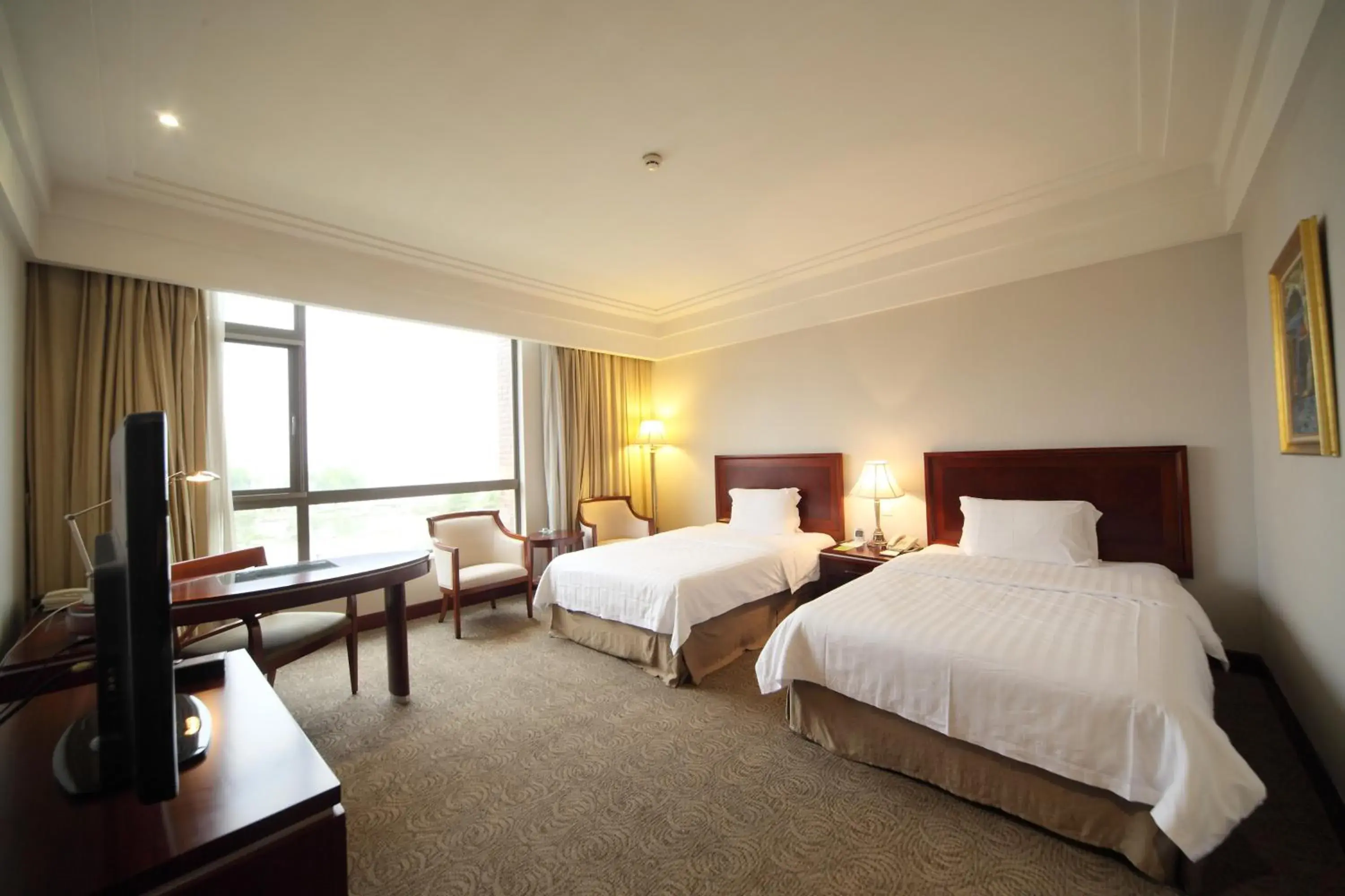 Photo of the whole room, Bed in Tongli Lakeview Hotel