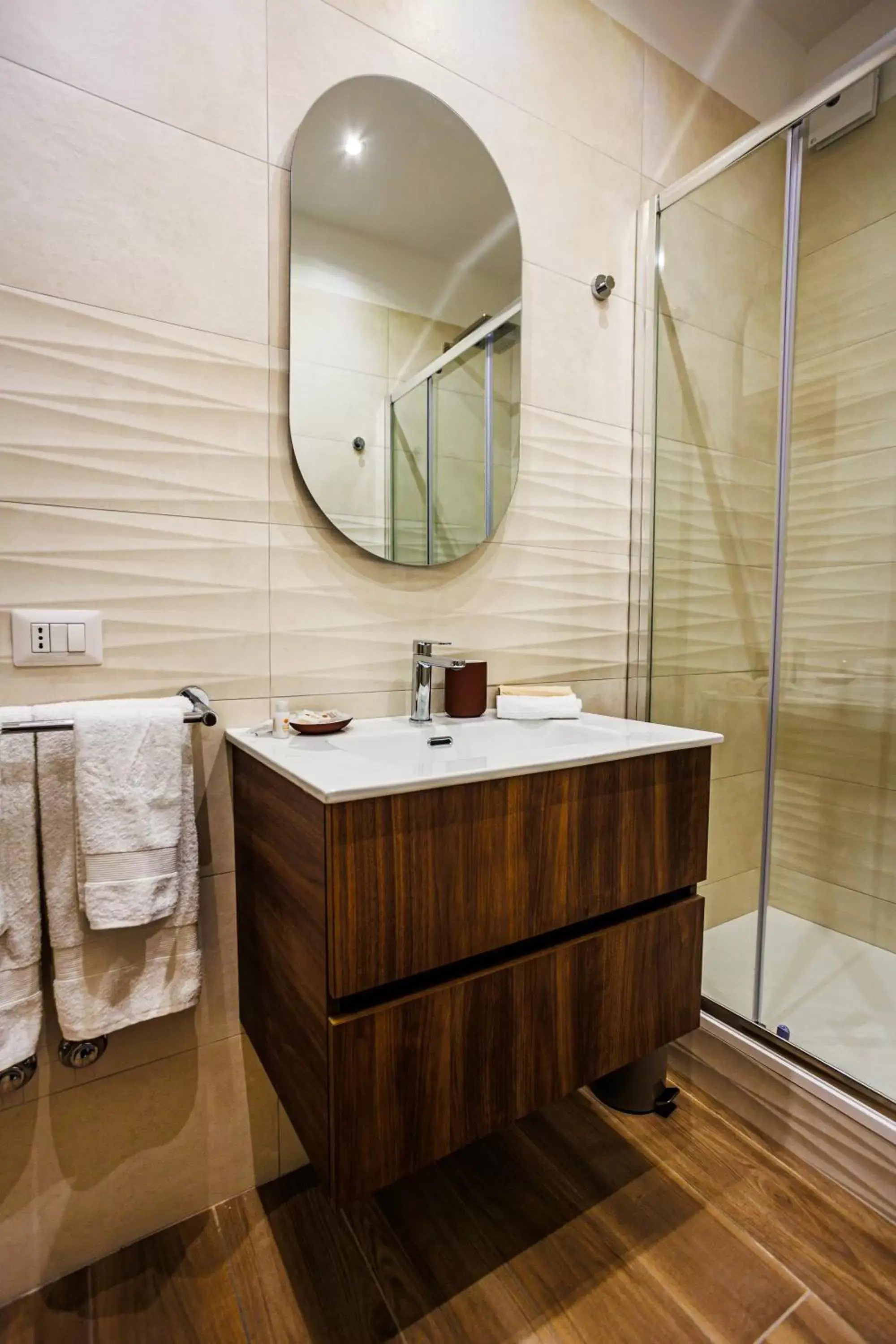 Shower, Bathroom in Peca's room