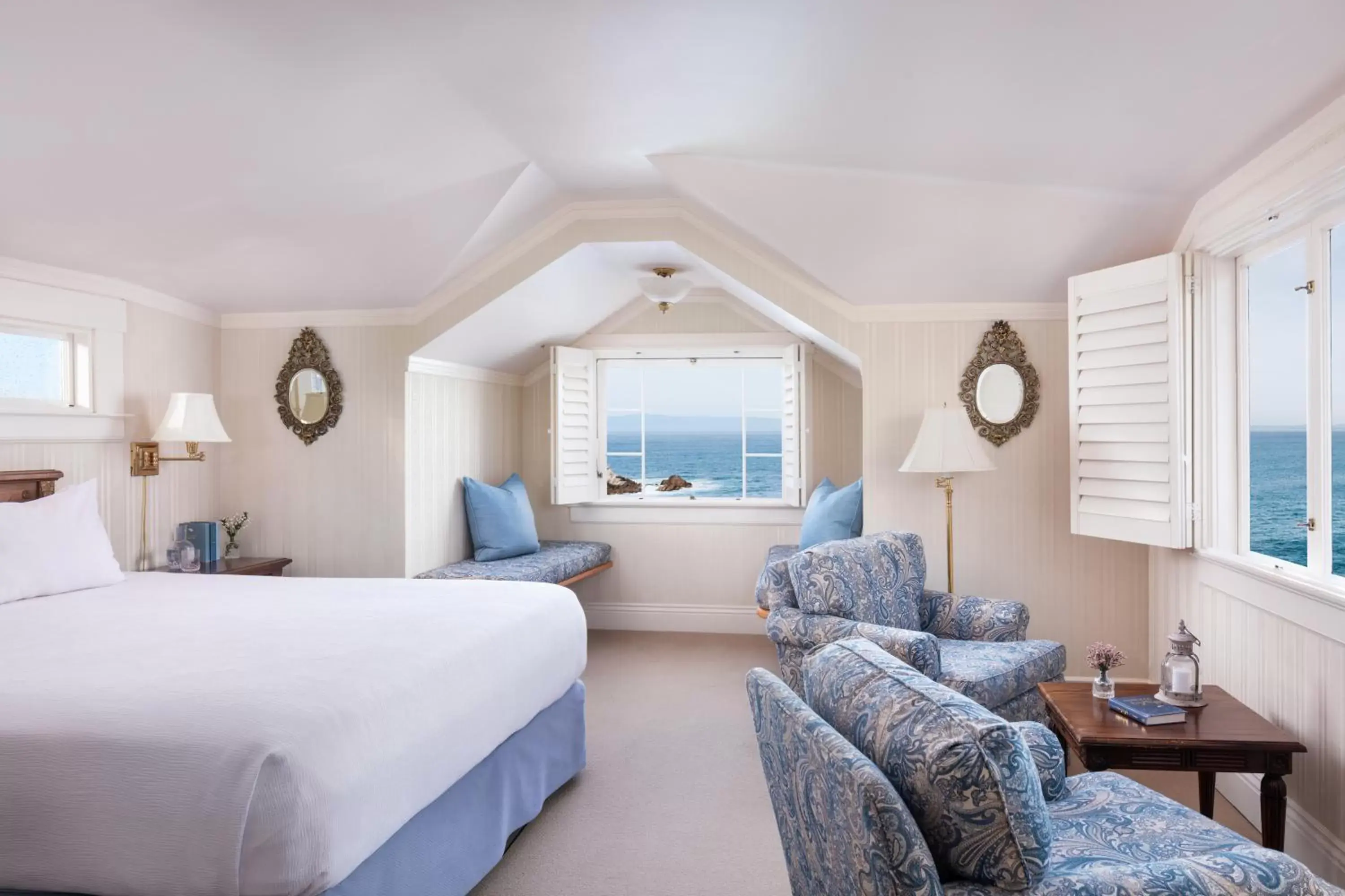 Bed in Seven Gables Inn on Monterey Bay, A Kirkwood Collection Hotel