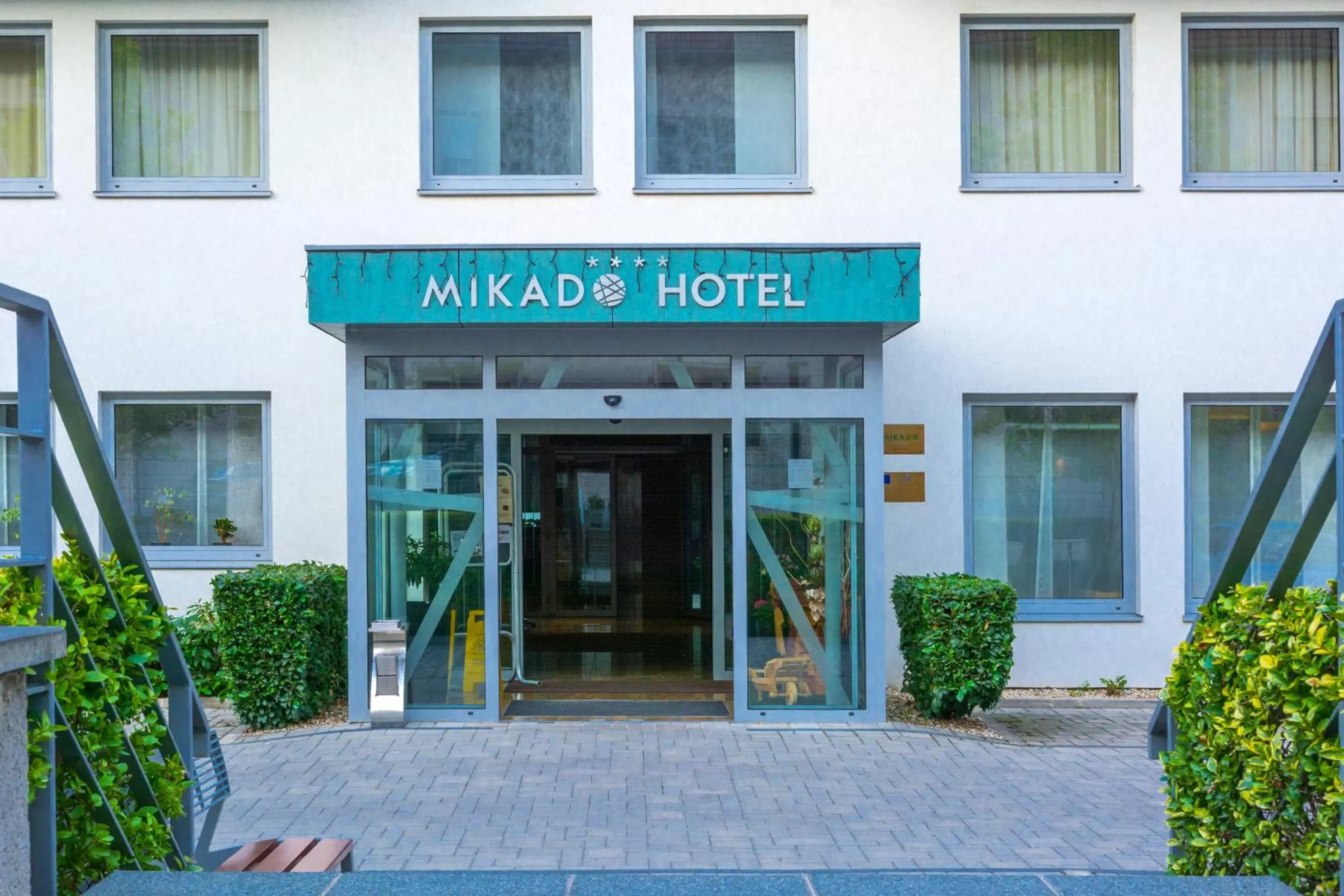 Facade/entrance in Mikado Hotel