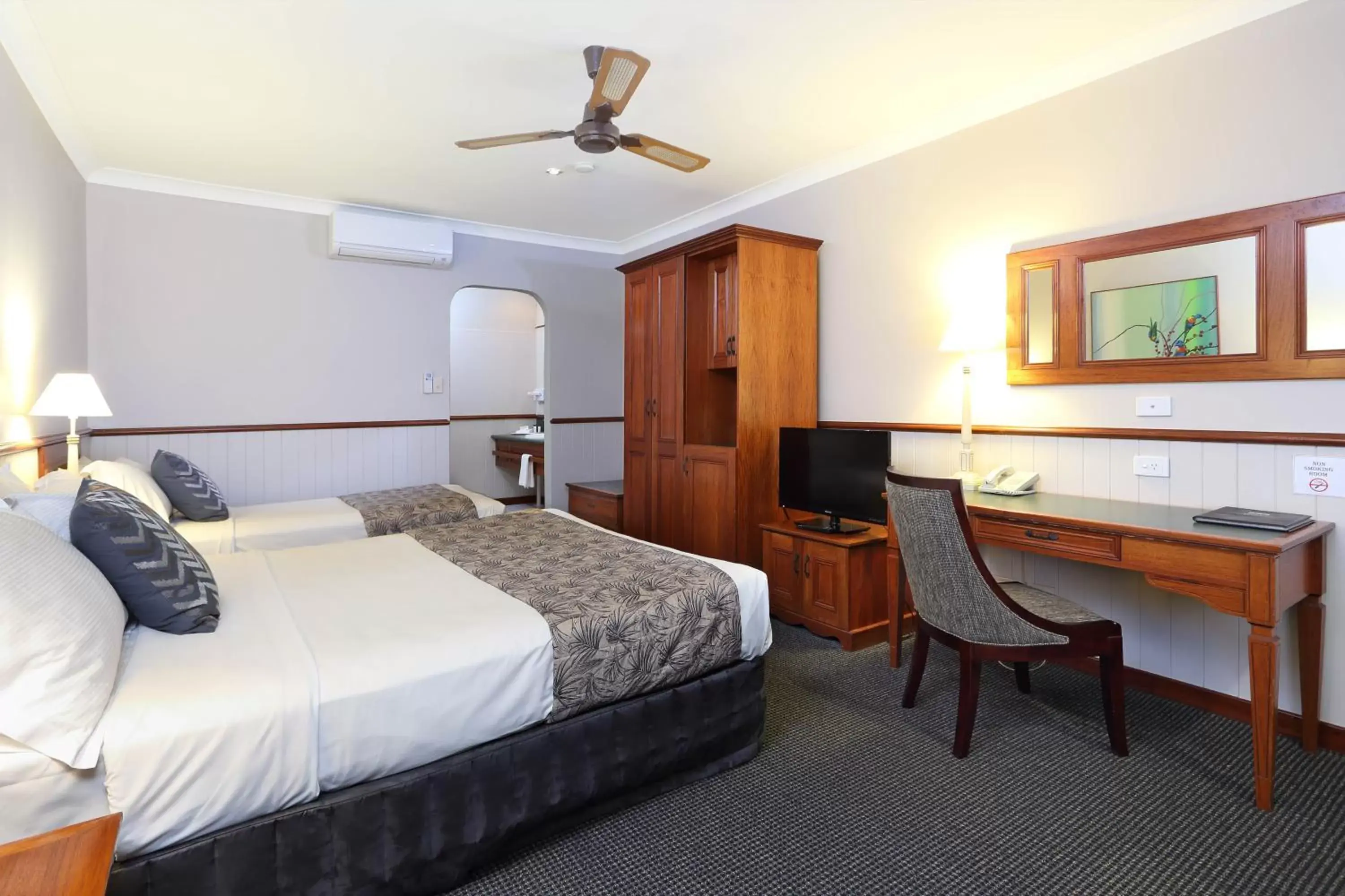 Bedroom, Room Photo in Brisbane International Virginia
