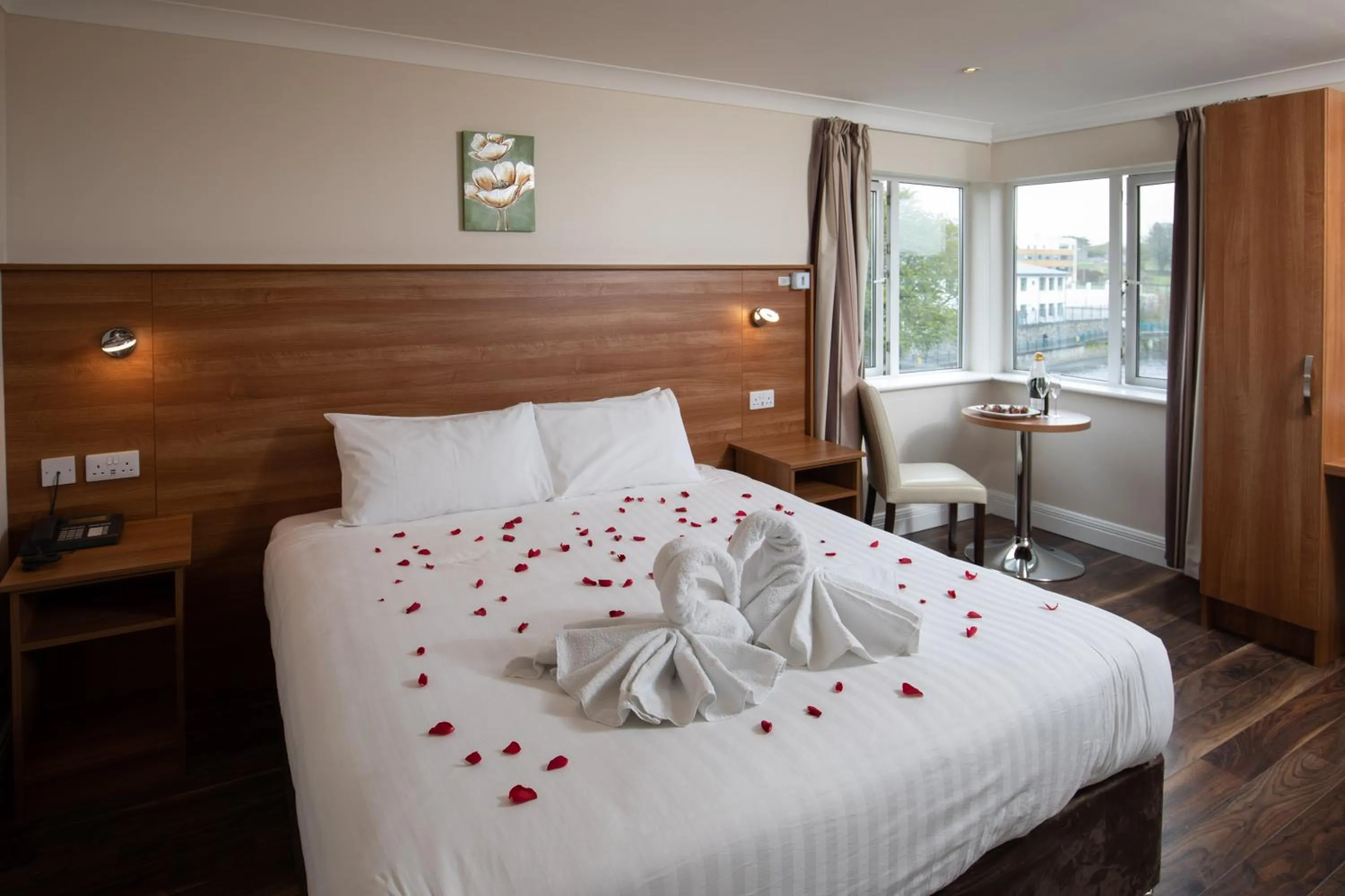 Banquet/Function facilities, Bed in Riverside Hotel