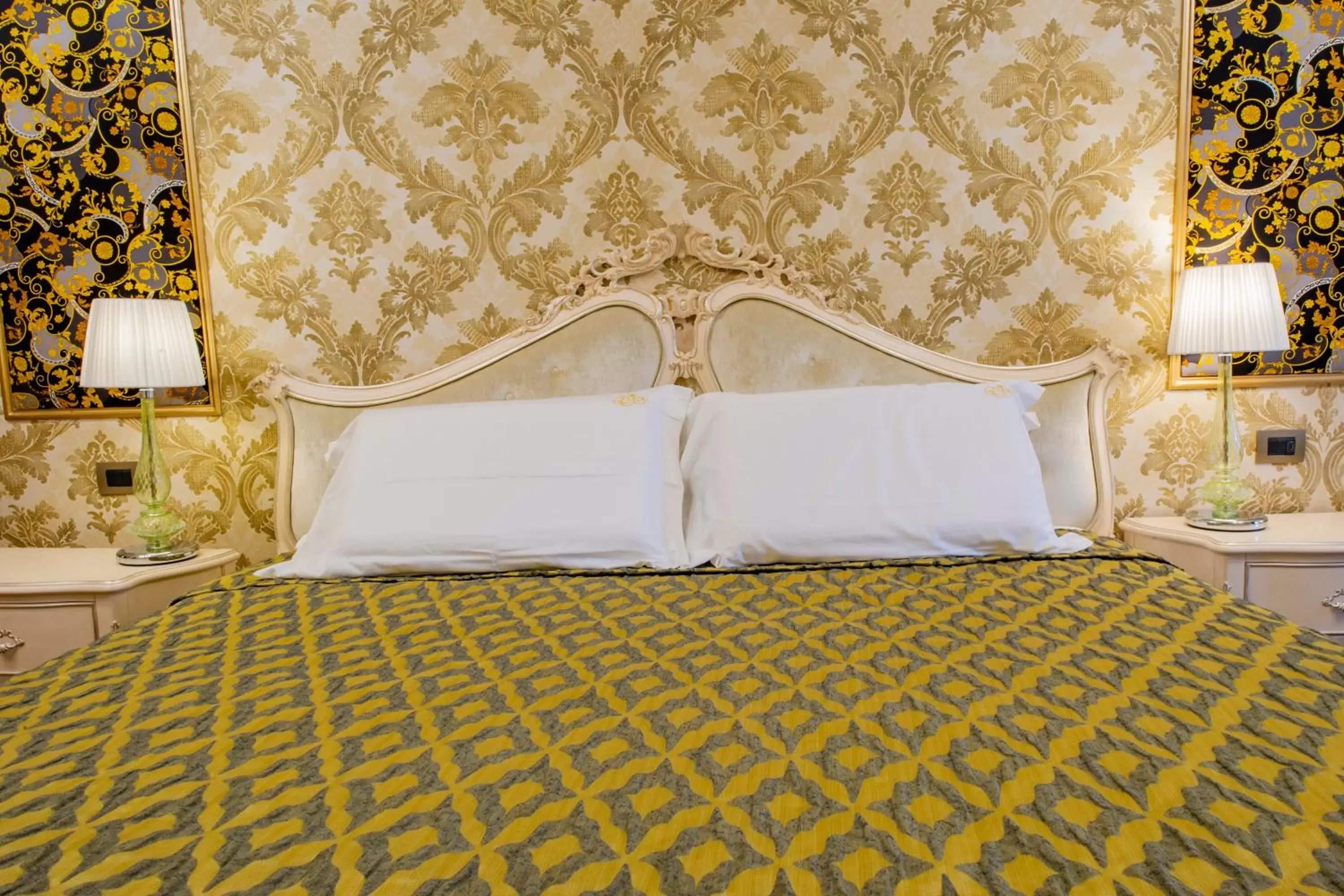 Bed in EGO' Boutique Hotel - The Silk Road