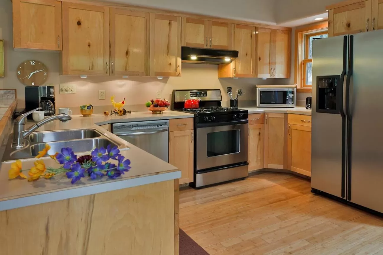 Kitchen or kitchenette, Kitchen/Kitchenette in Flanigan`s Resort and Spa