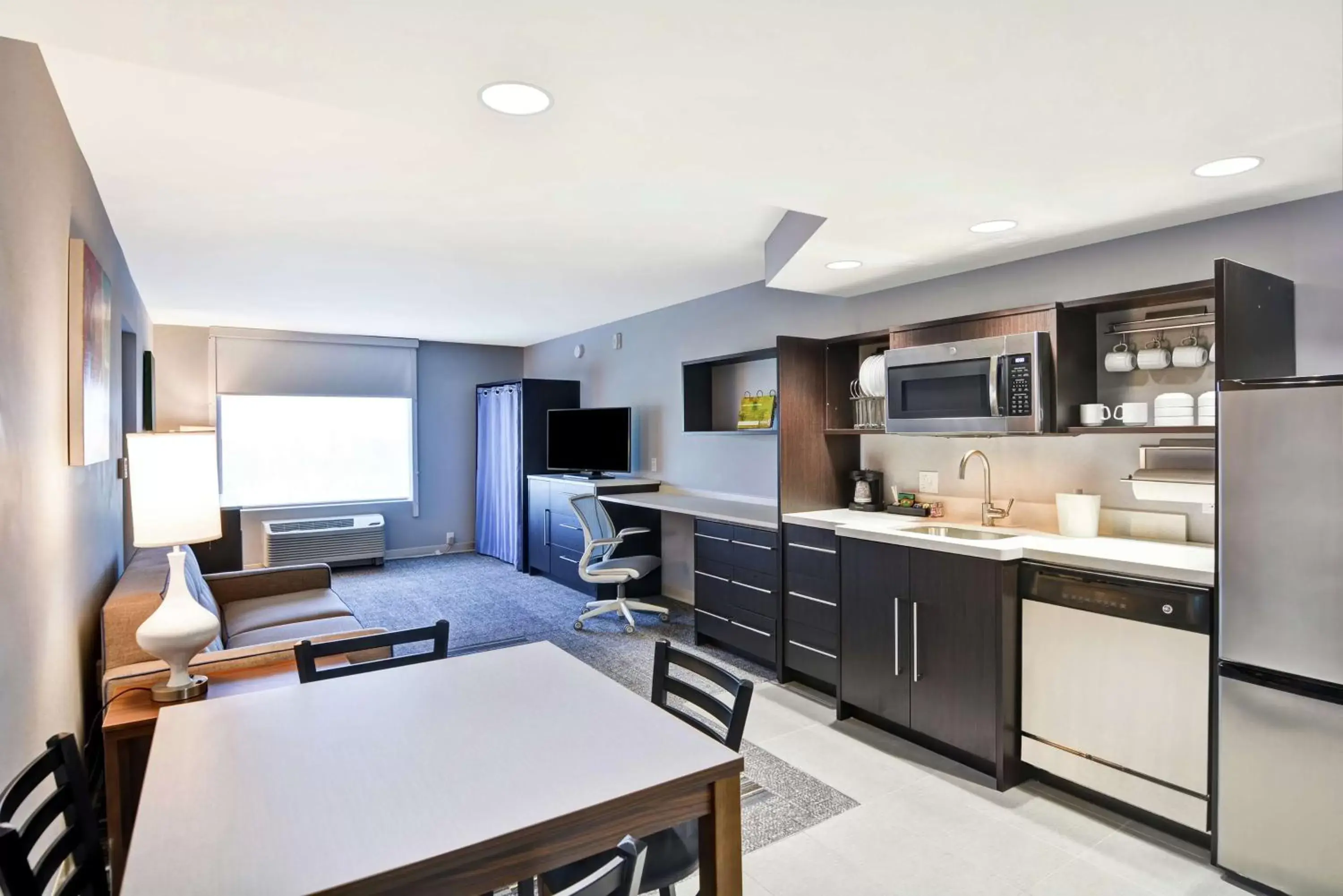 Kitchen or kitchenette, Kitchen/Kitchenette in Home2 Suites by Hilton Miramar Ft. Lauderdale
