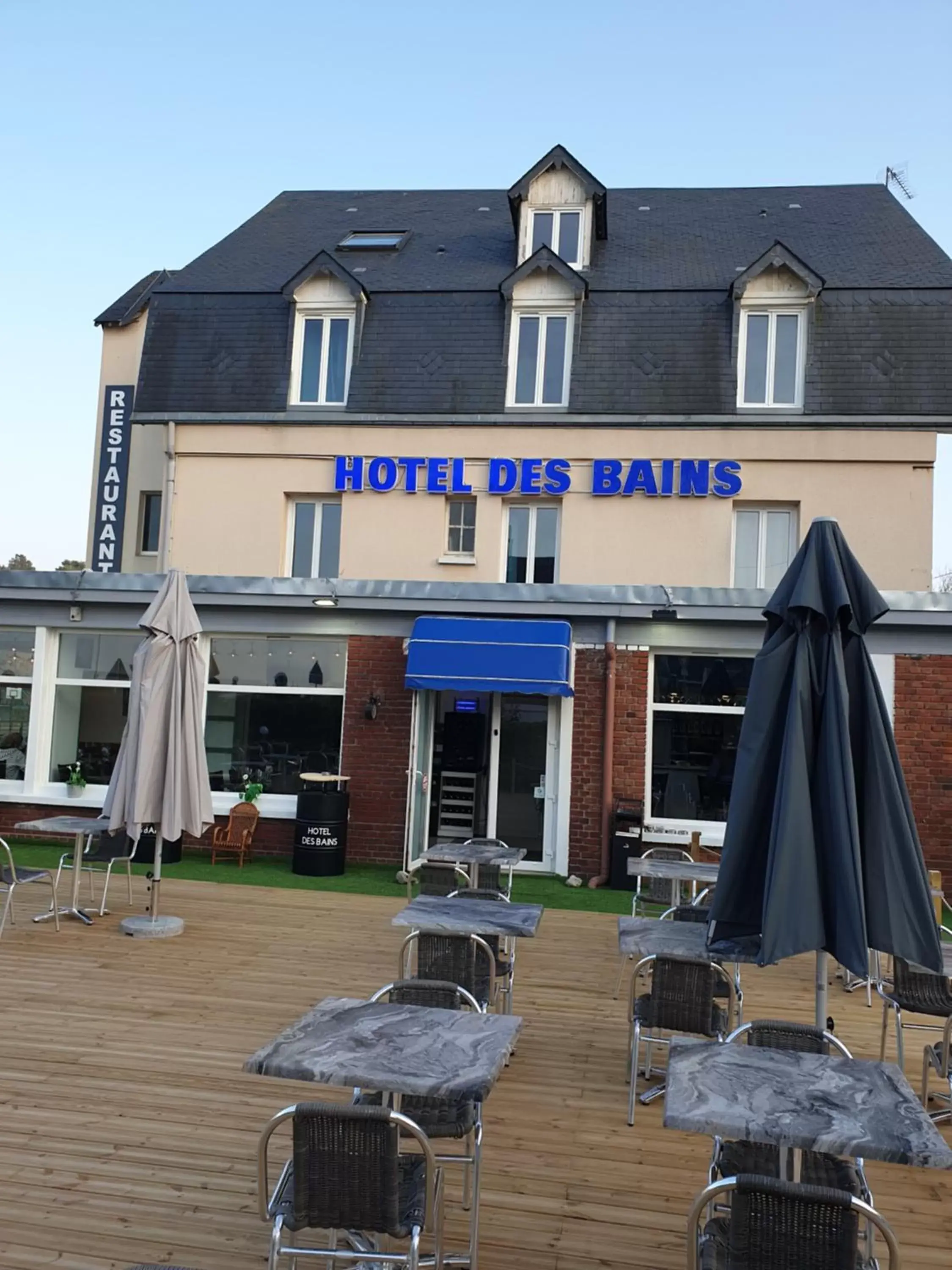 Property Building in Hotel Des Bains