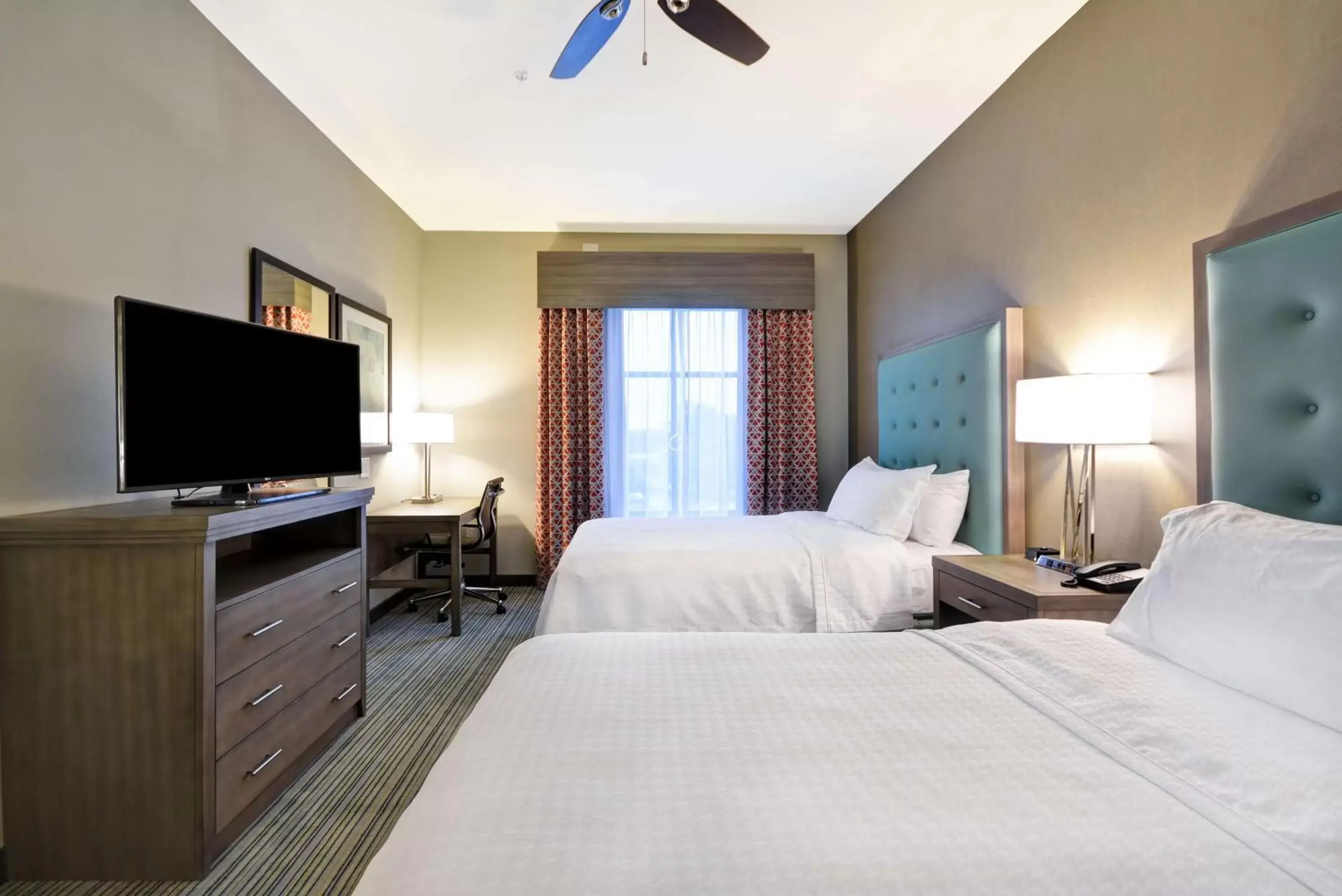 Bed, TV/Entertainment Center in Homewood Suites By Hilton Rocky Mount