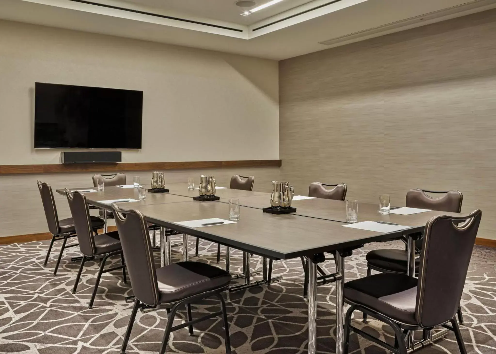 Meeting/conference room in Loews Chicago Hotel
