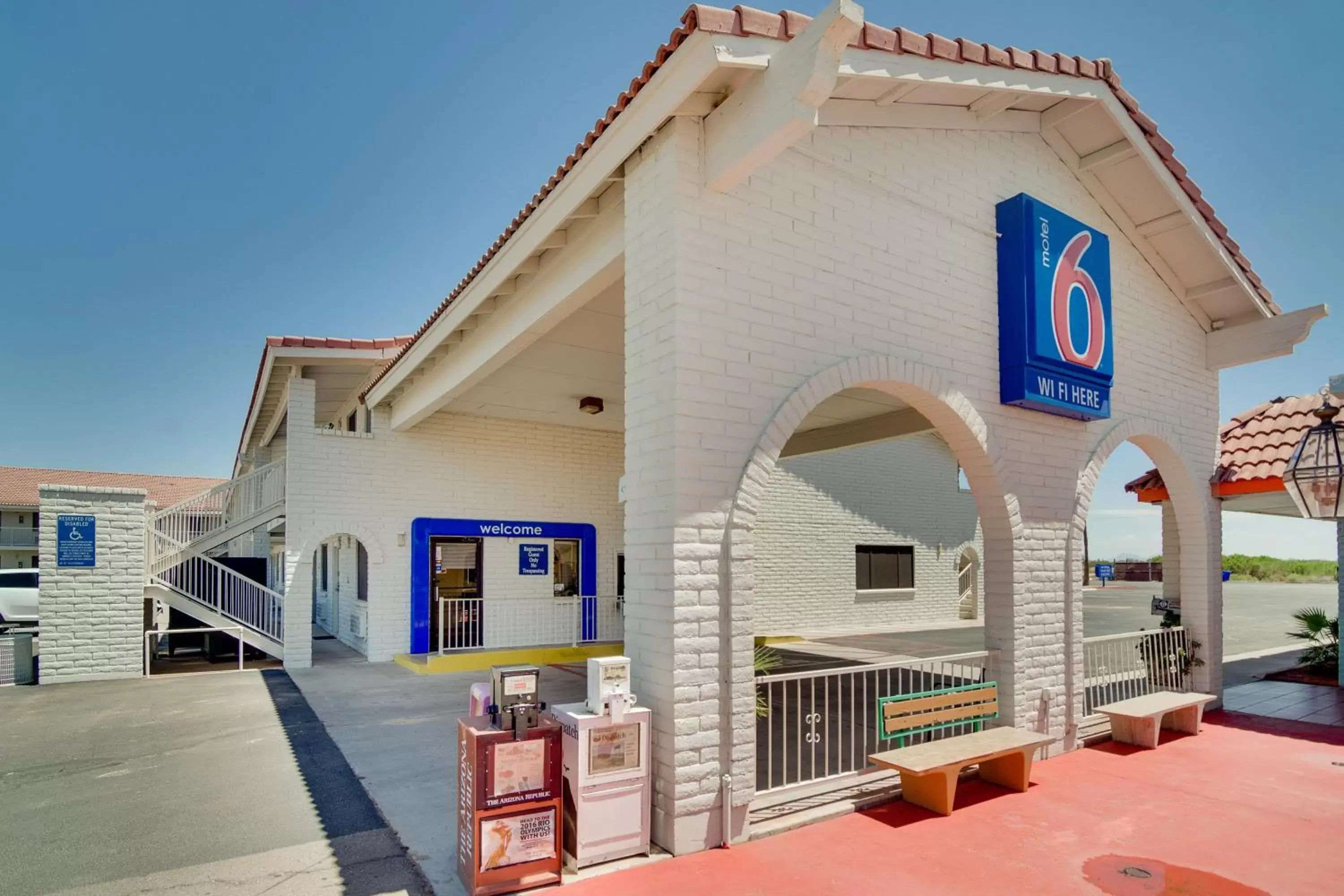 Facade/entrance in Motel 6 Eloy Arizona Casa Grande Facade/entrance in Motel 6 Eloy Arizona Casa Grande