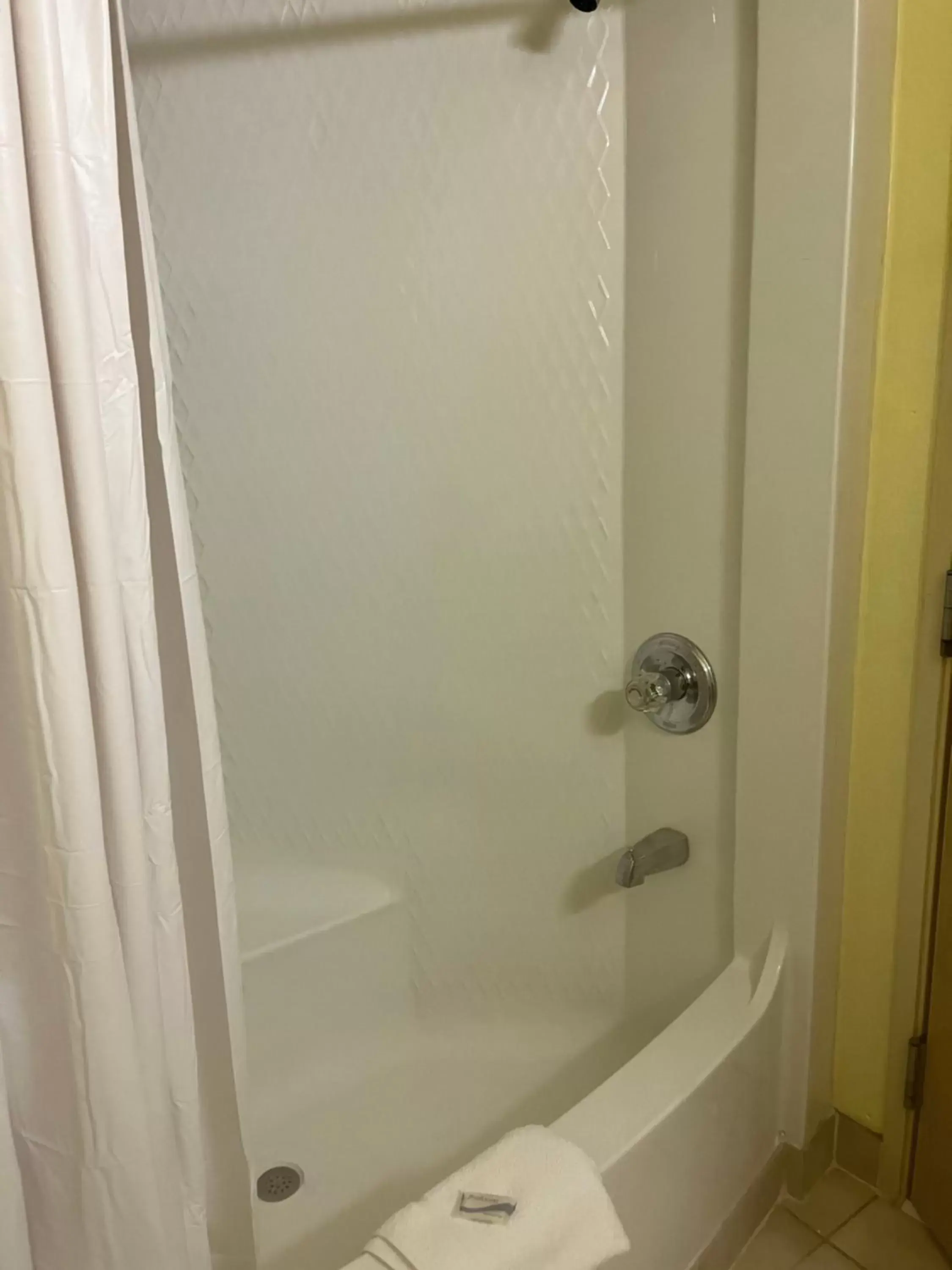 Bathroom in Howard Johnson by Wyndham Clarksville Tennessee