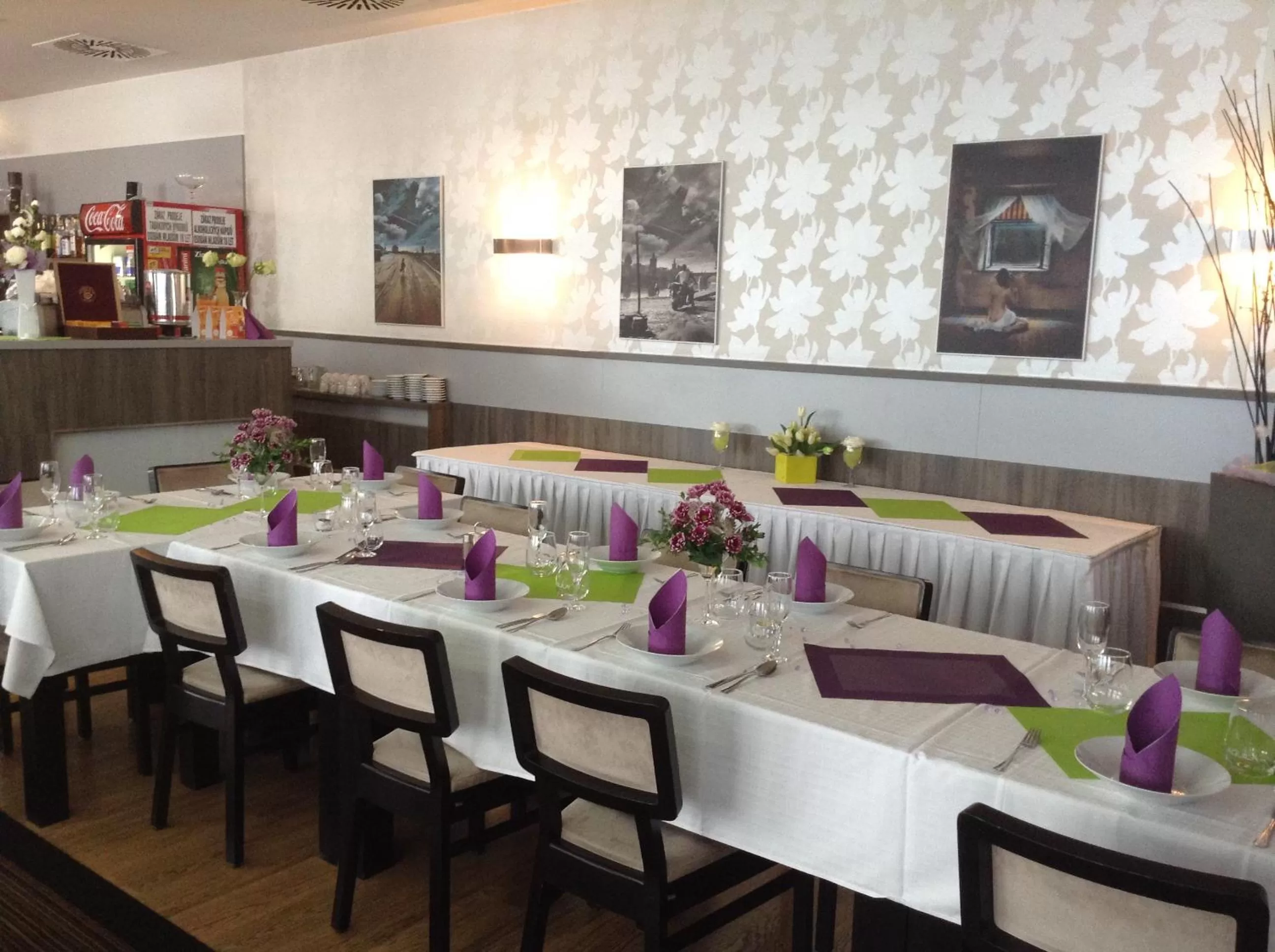 Restaurant/places to eat in Hotel Monde