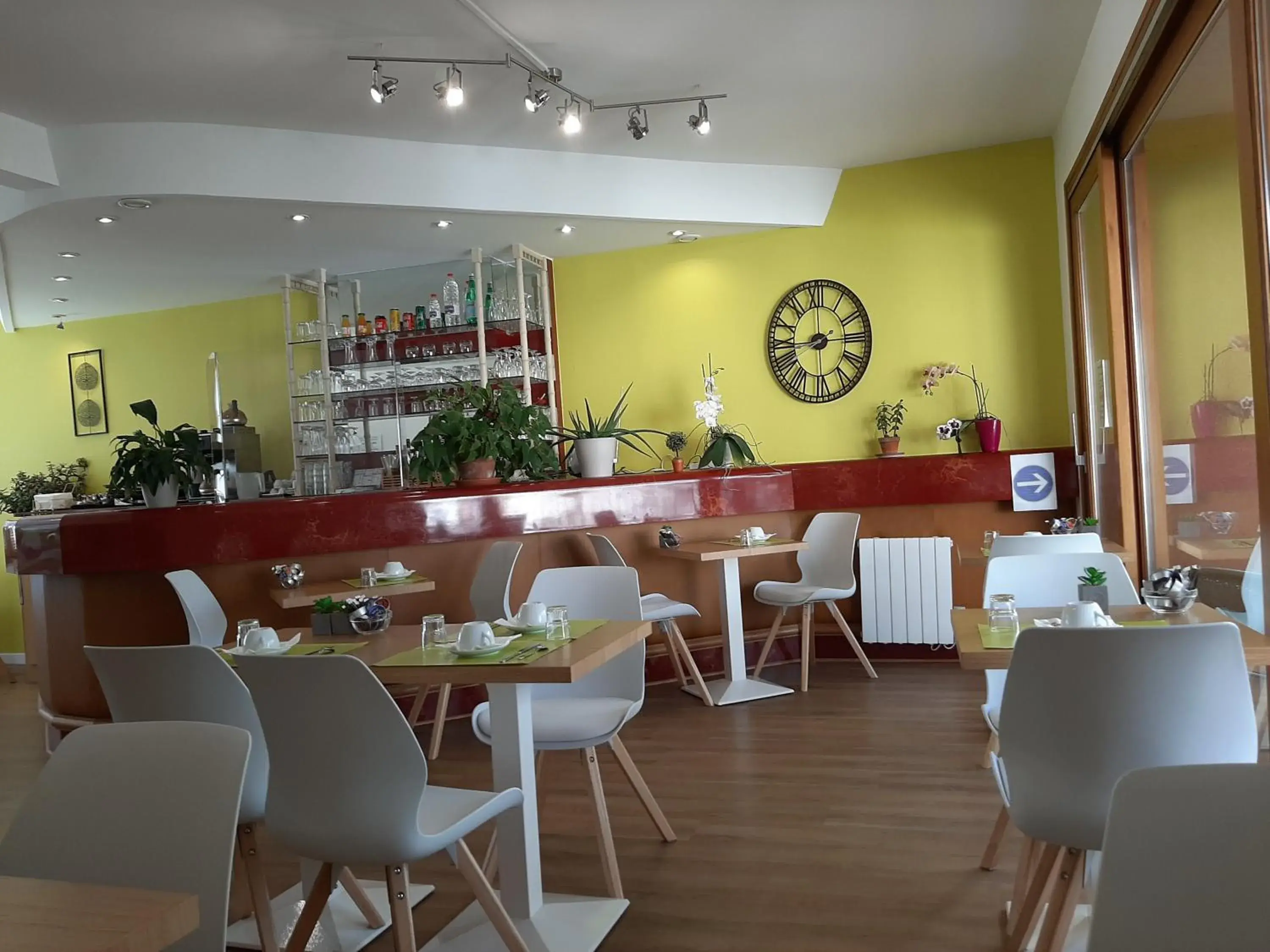 Restaurant/Places to Eat in Logis Aurea Hotel