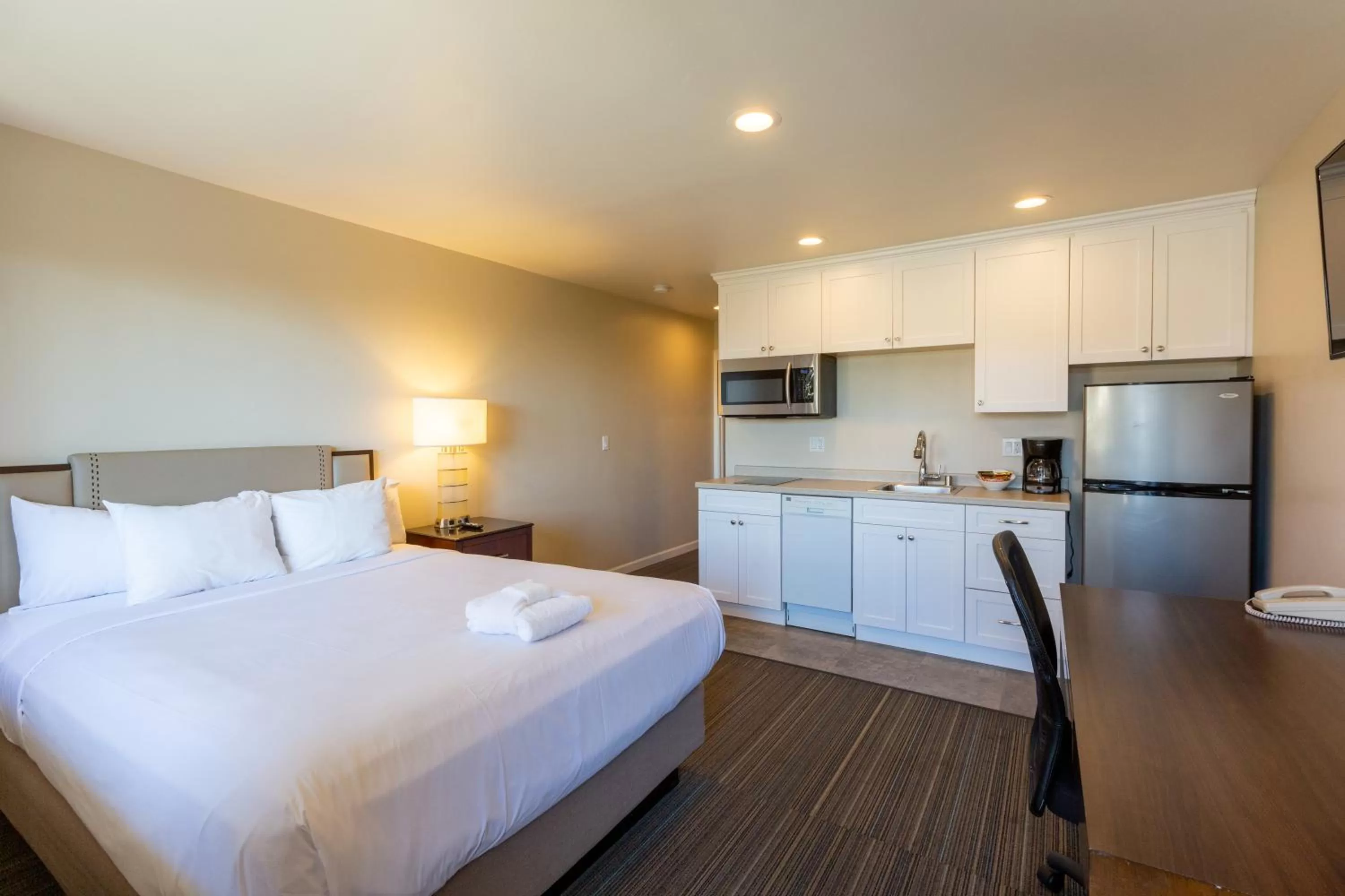 Bed in Moonlight Beach Motel