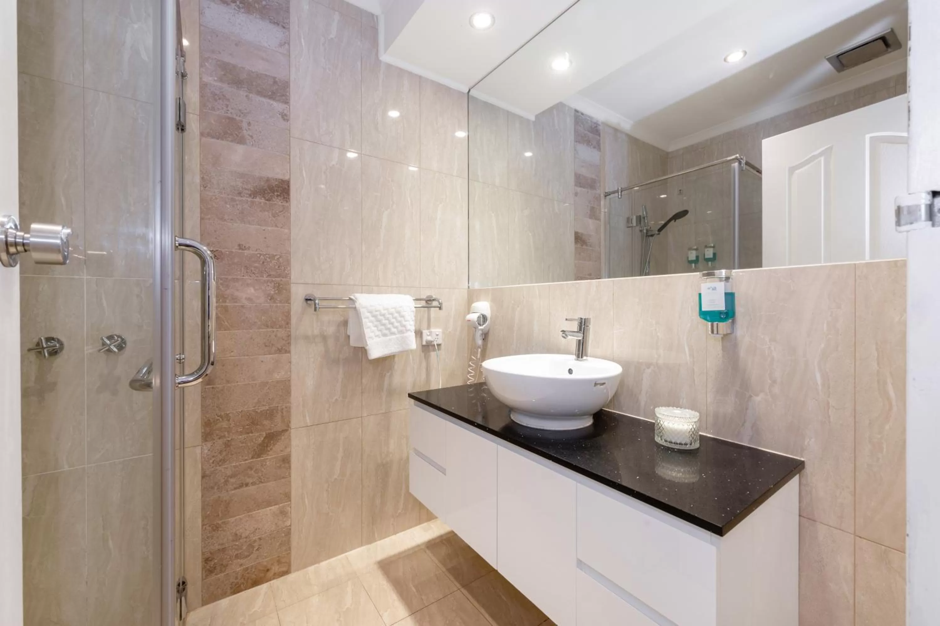 Toilet in Adelaide Granada Motor Inn