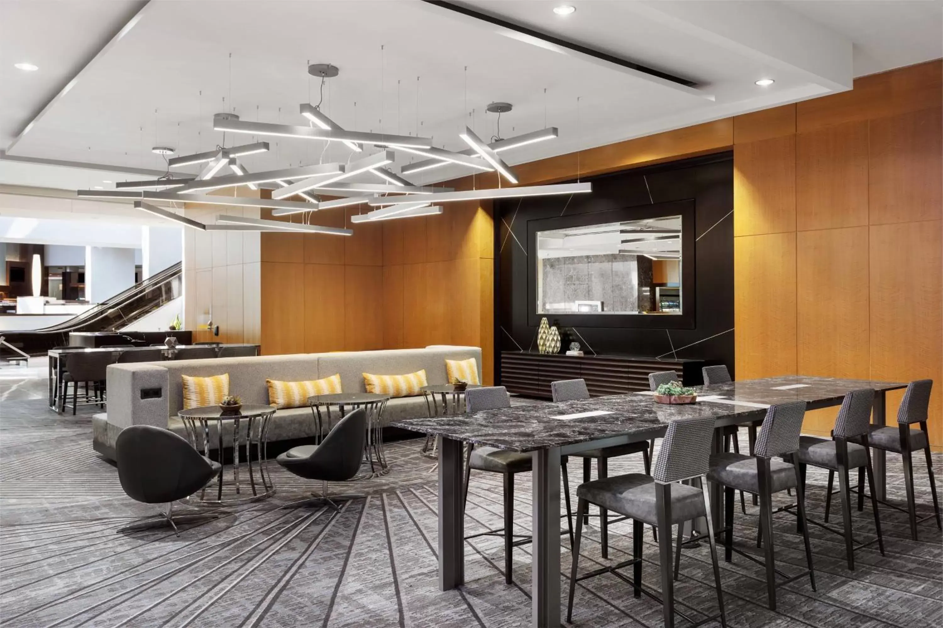 Lobby or reception, Restaurant/Places to Eat in Crystal Gateway Marriott