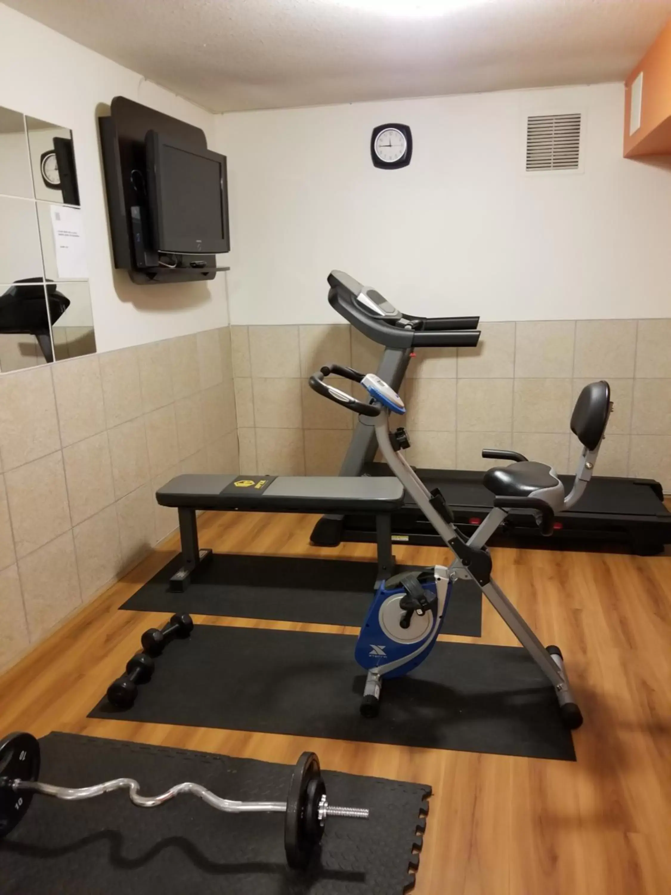 Fitness centre/facilities, Fitness Center/Facilities in Motel 6-Innisfail, AB
