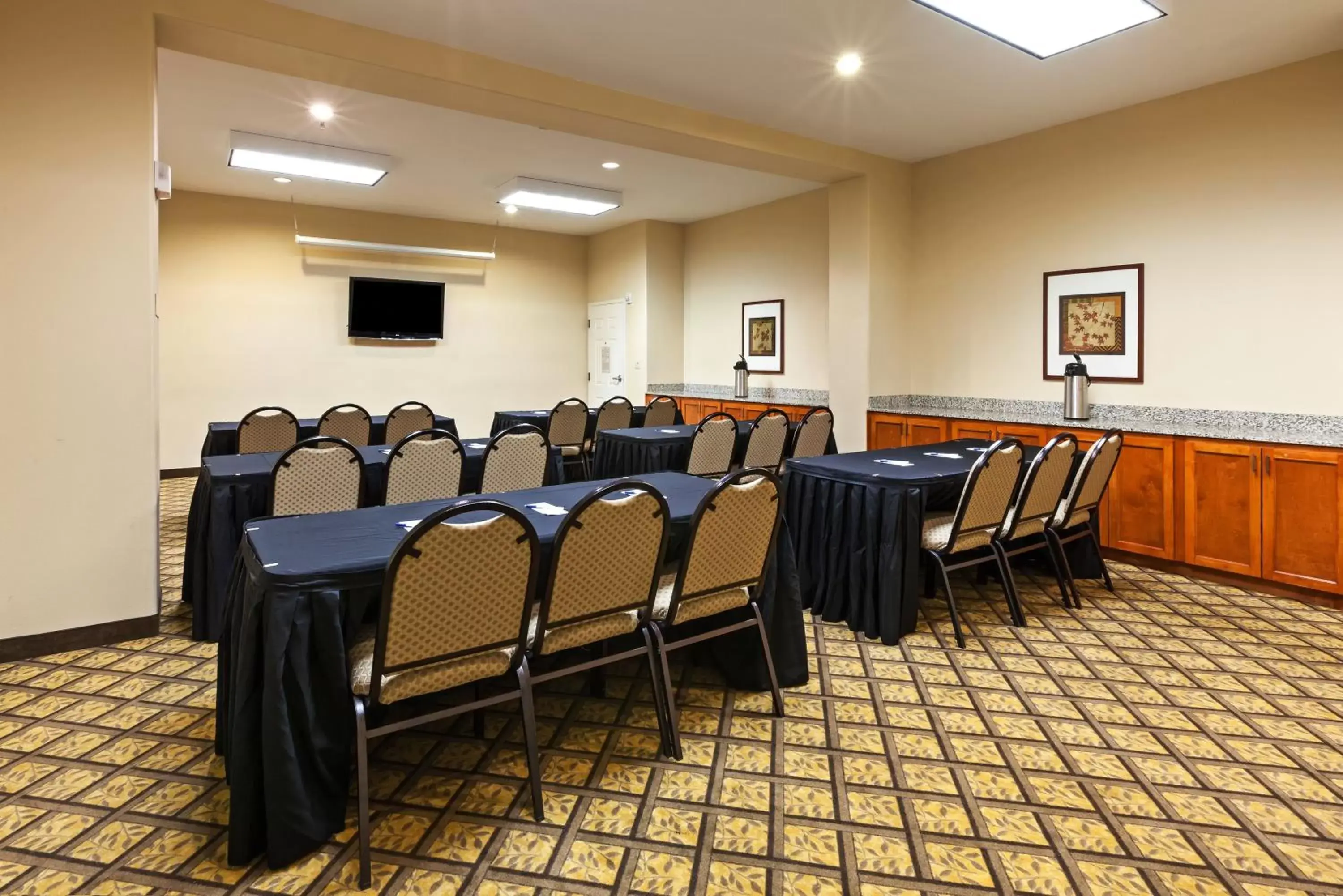 Meeting/conference room in Candlewood Suites Baytown, an IHG Hotel