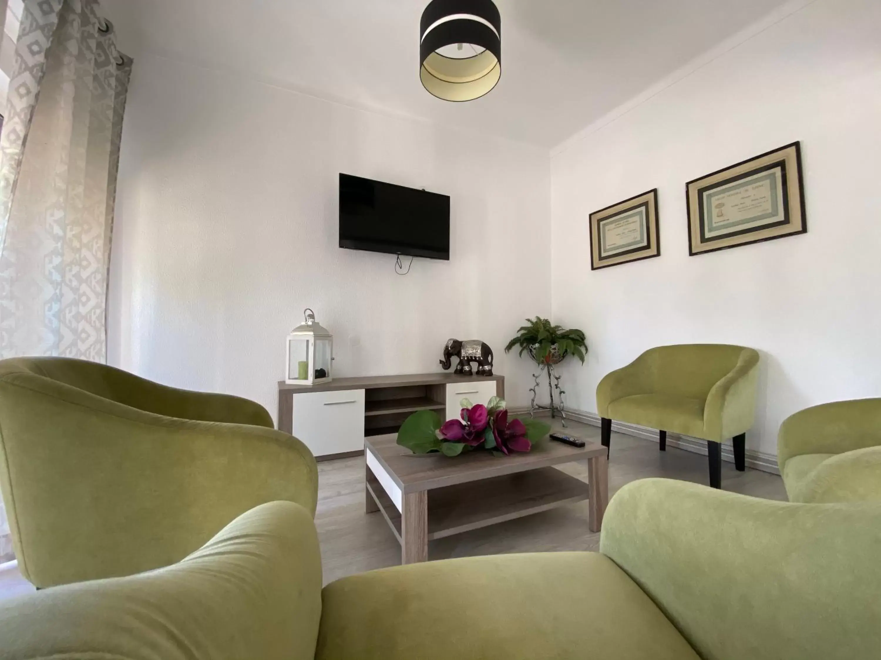 Communal lounge/ TV room, Seating Area in Residencia Paris