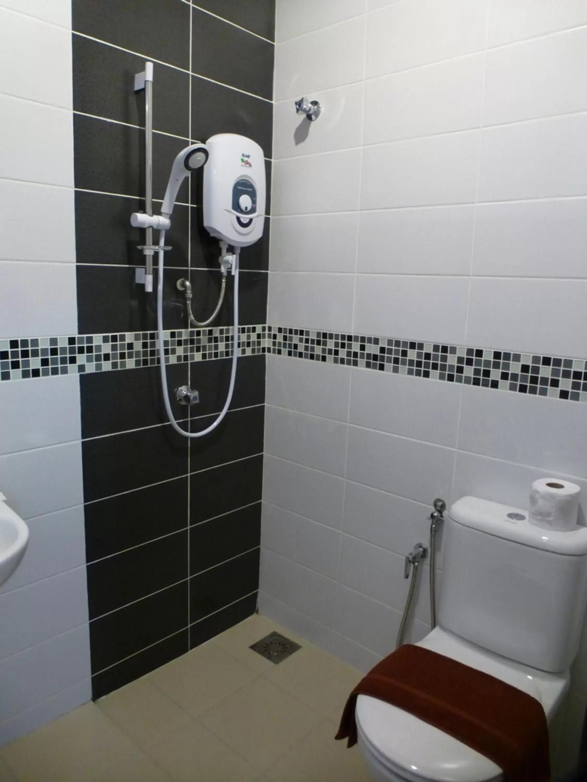 Shower, Bathroom in Hotel 138 @ Bestari