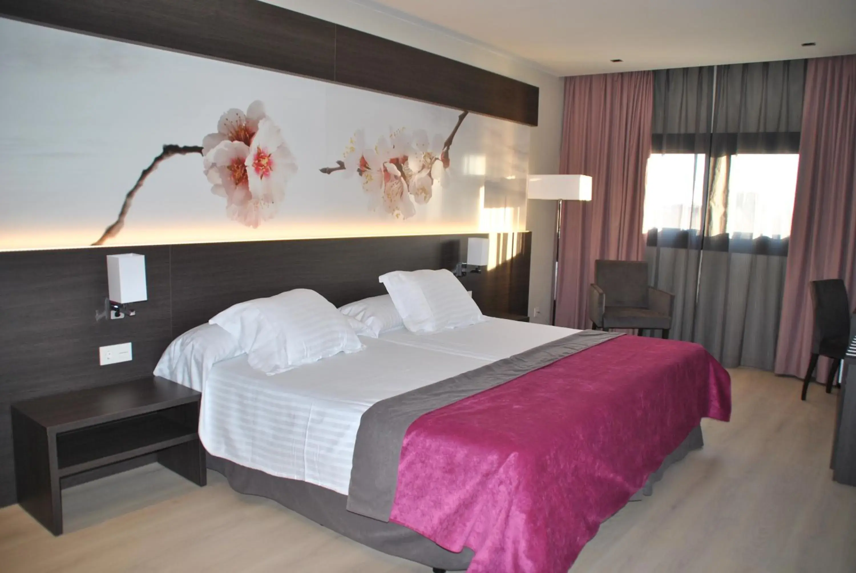 Bedroom, Bed in Brea's Hotel